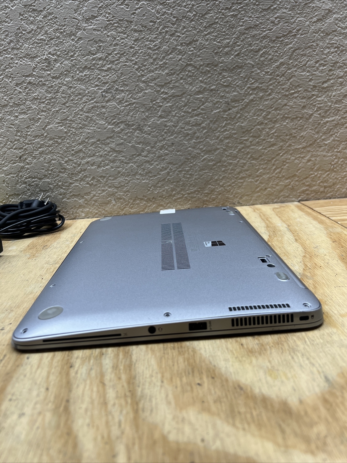 HP EliteBook Folio 1040 G3 Laptop – i5 2.3GHz 8GB 512GB SSD Windows 11,office