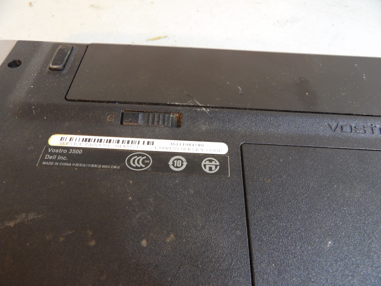 Dell Laptop Vostro ( no power cord , untested ) for Repair only