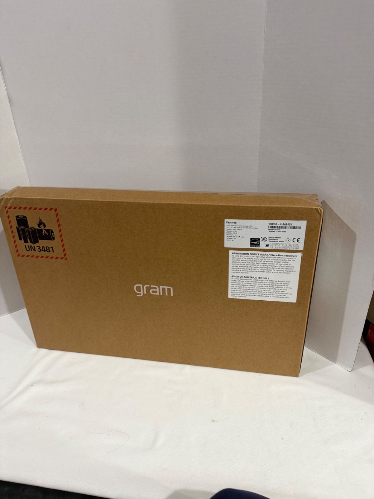 The LG gram 15.6″ Full HD Touchscreen Laptop