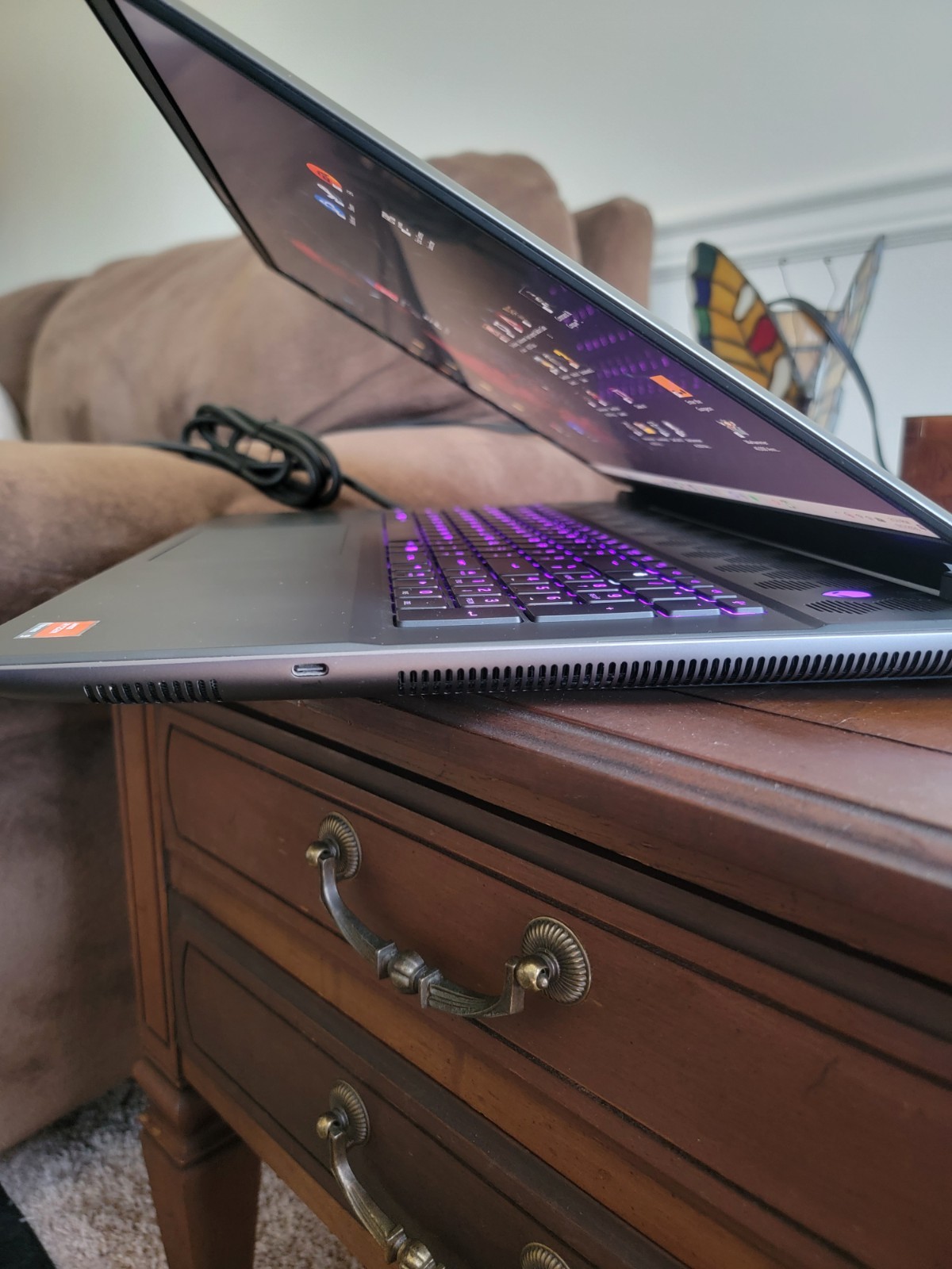 Alienware m18 R1 18in Ryzen 9 7845HX 32GB RTX 4070 2TB SSD W11H