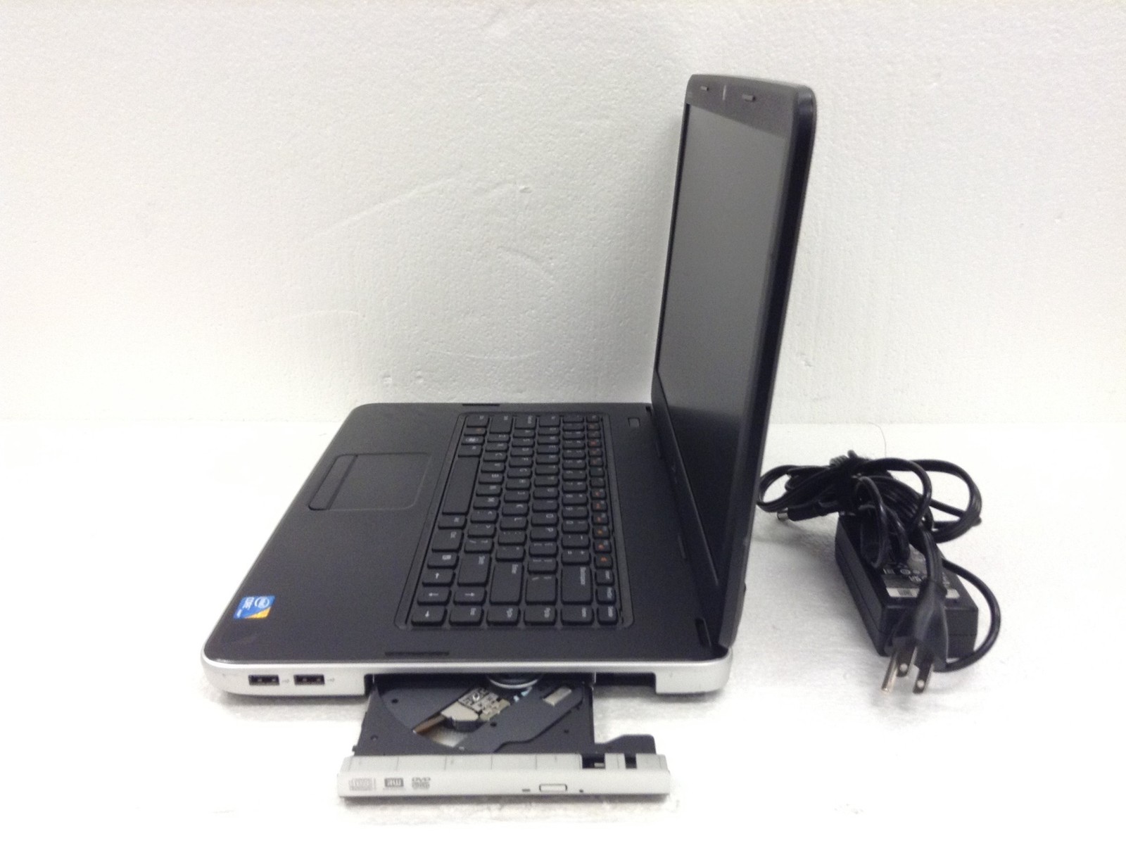 Dell Vostro 1540 Laptop 15.6″ i3-M370 2.40GHz 8GB RAM Ac adapter, No HDD, WORKS
