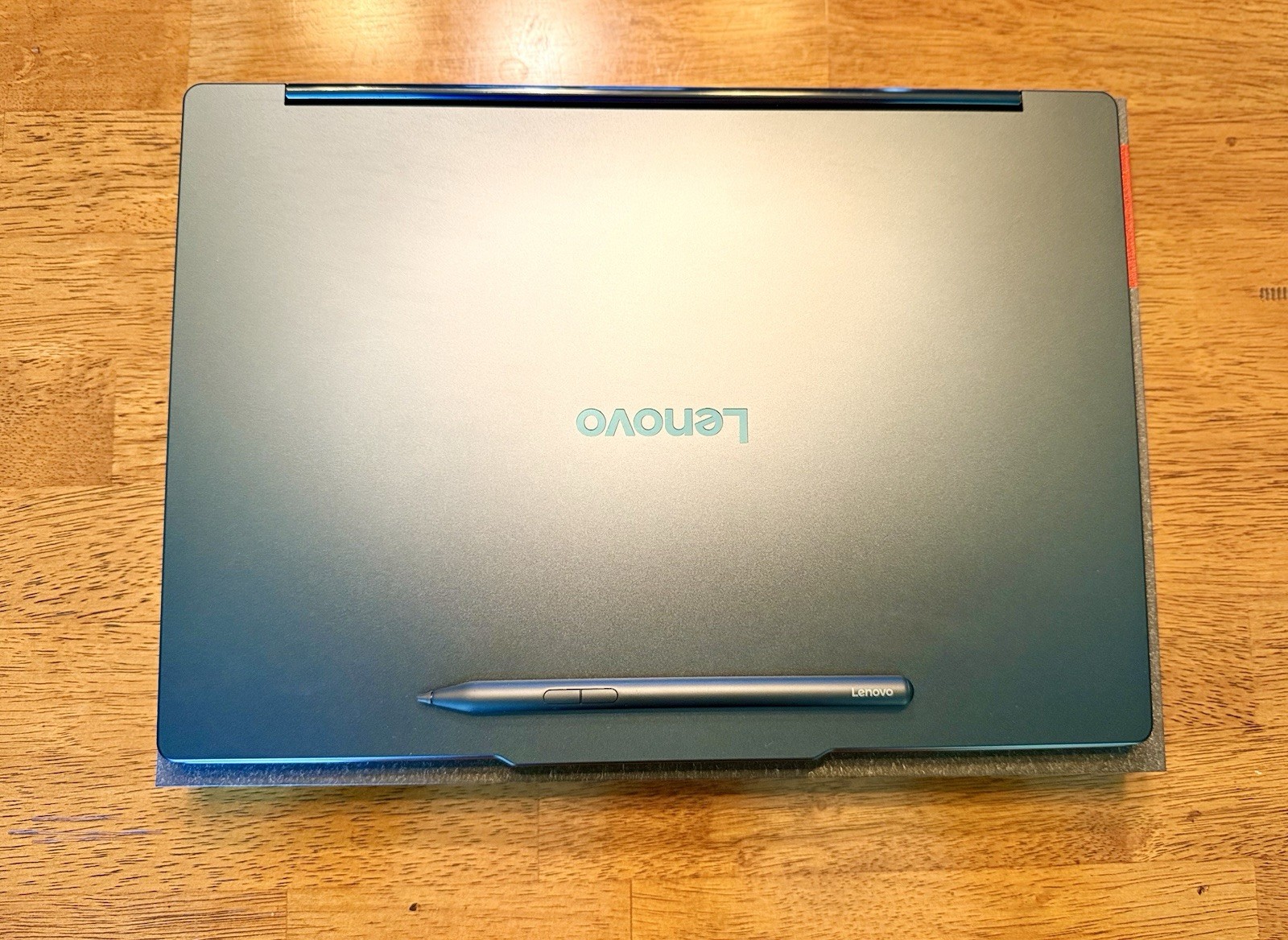 Lenovo Yoga 9 14ILL10 2-in-1 OLED Touchscreen 14” Core Ultra 7 32GB 1TB Blue
