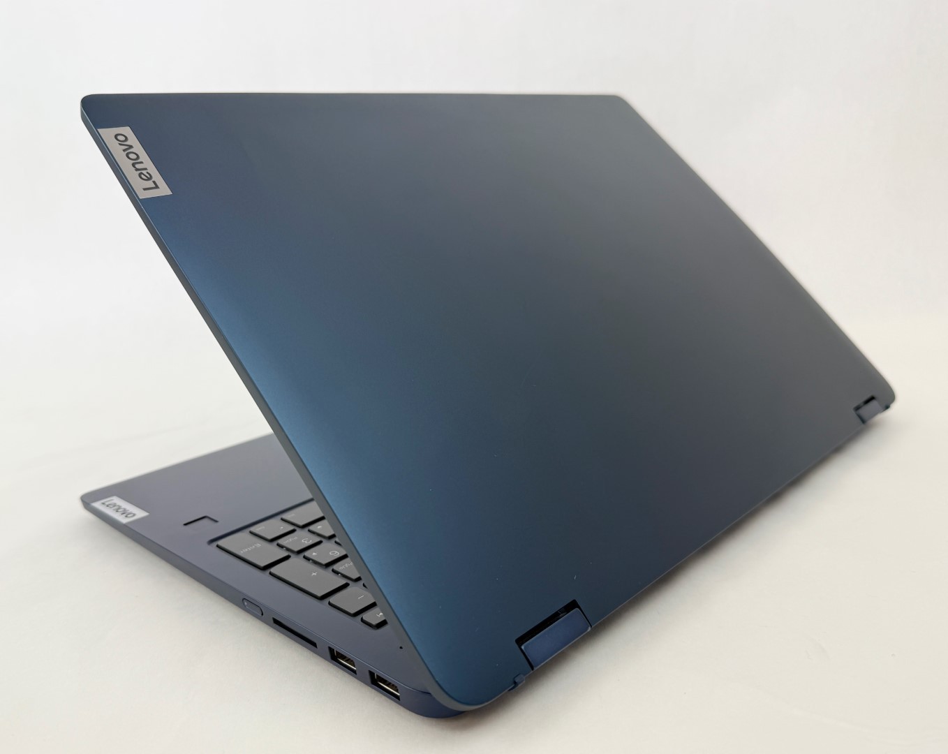 Lenovo IdeaPad Flex 5 16IRU8 16″ WUXGA Touch i7-1355U 16GB 512GB SSD W11H