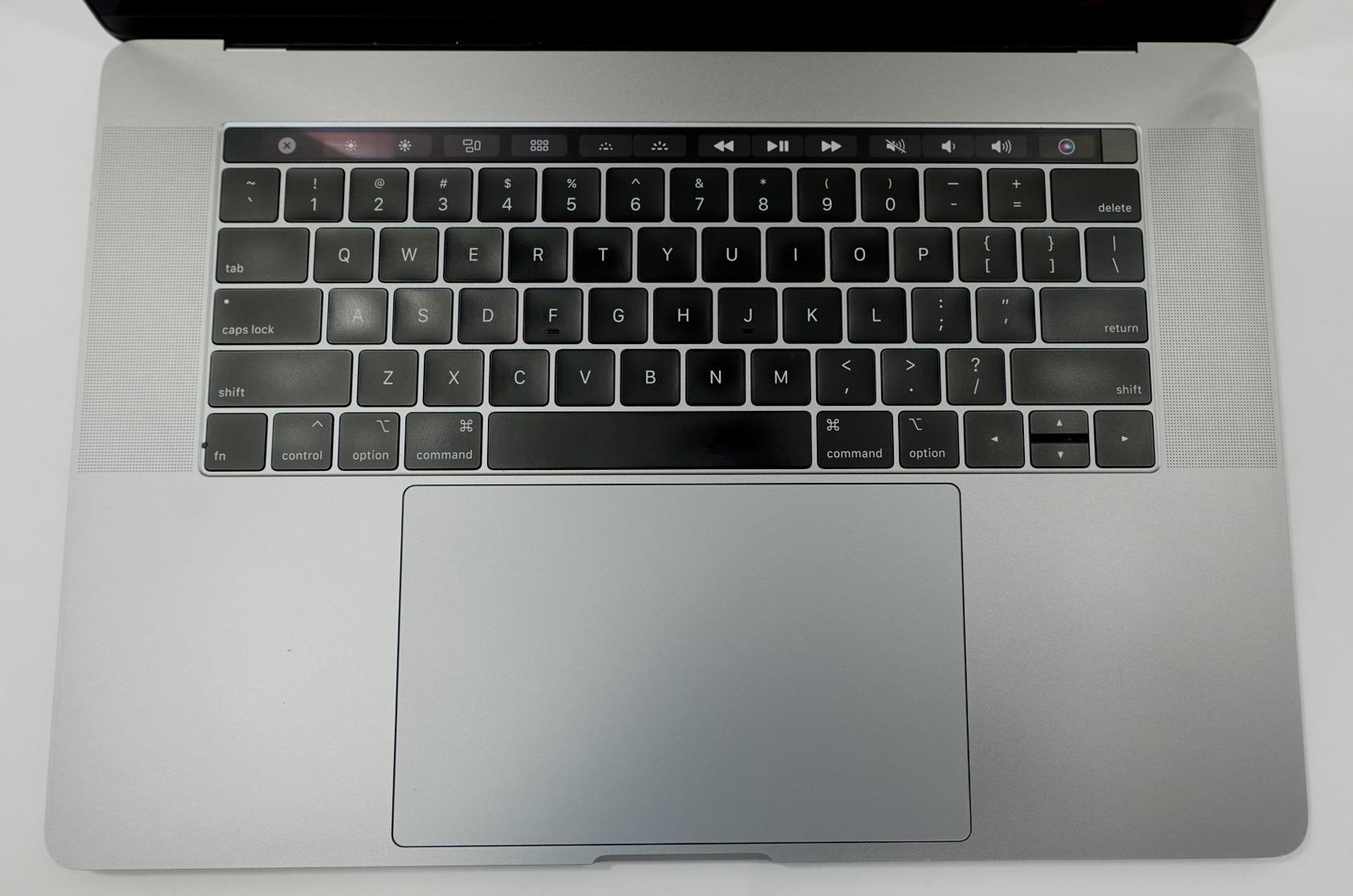 Apple MacBook Pro 2018 A1990 15.4″ Retina i7-8750H 32GB 256GB SSD Laptop