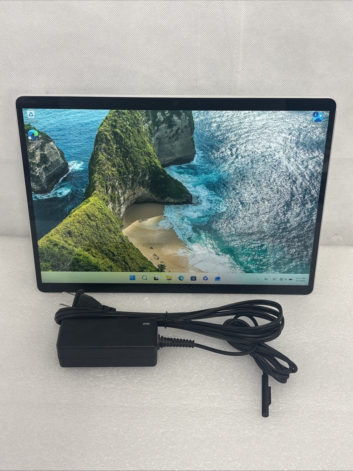 Microsoft Surface Pro 8 13″ (256GB, Intel i5 11th, 16GB, LTE) Platinum *Read*