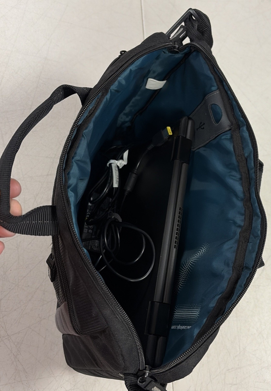 Lenovo Working Thinkpad Yoga 11e W/AC Adapter & Case Logic Black Travel Bag