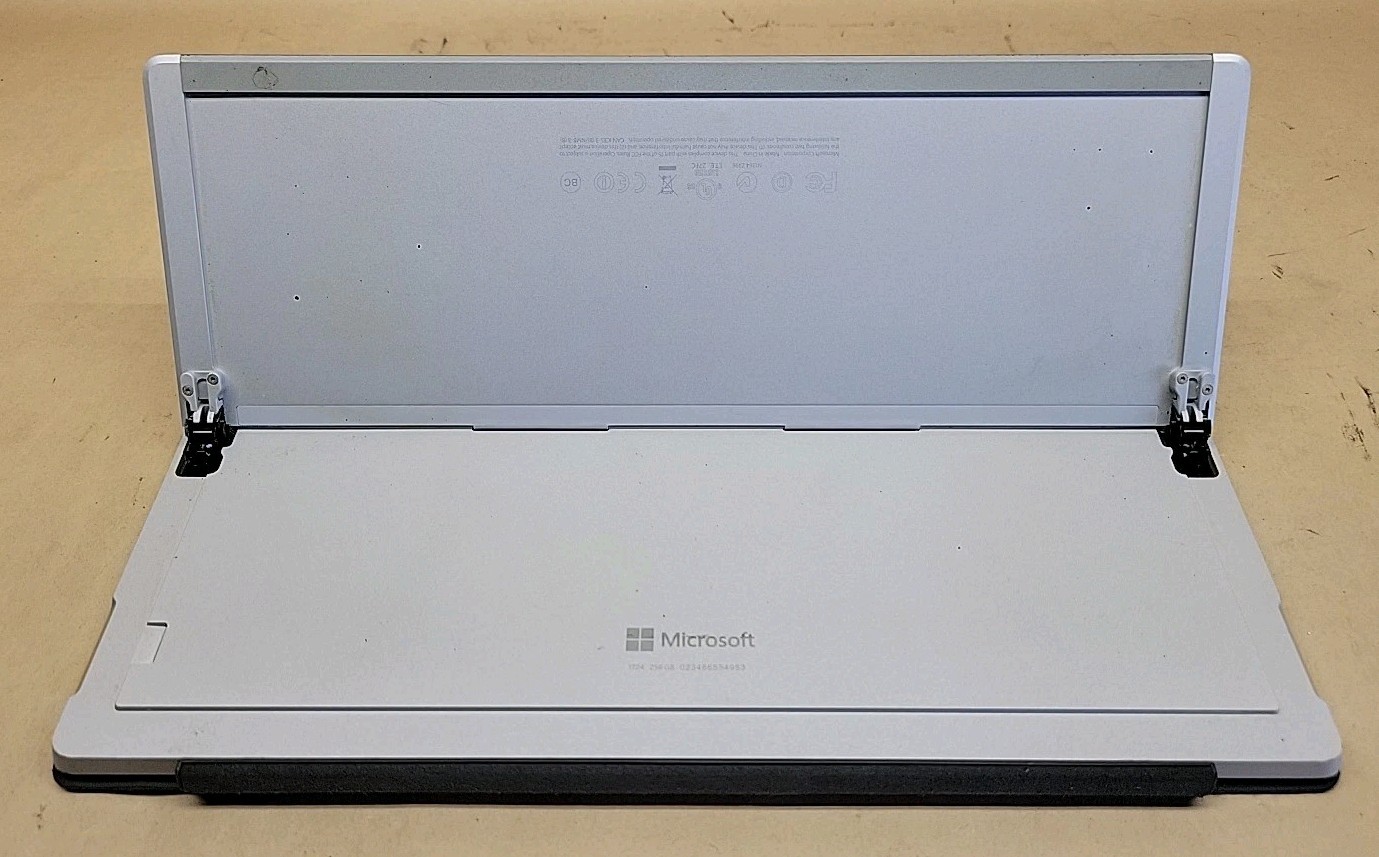 Microsoft Surface Pro 4, Intel Core i7-6650U @ 2.2GHz, 8GB RAM, 256GB SSD, W10P