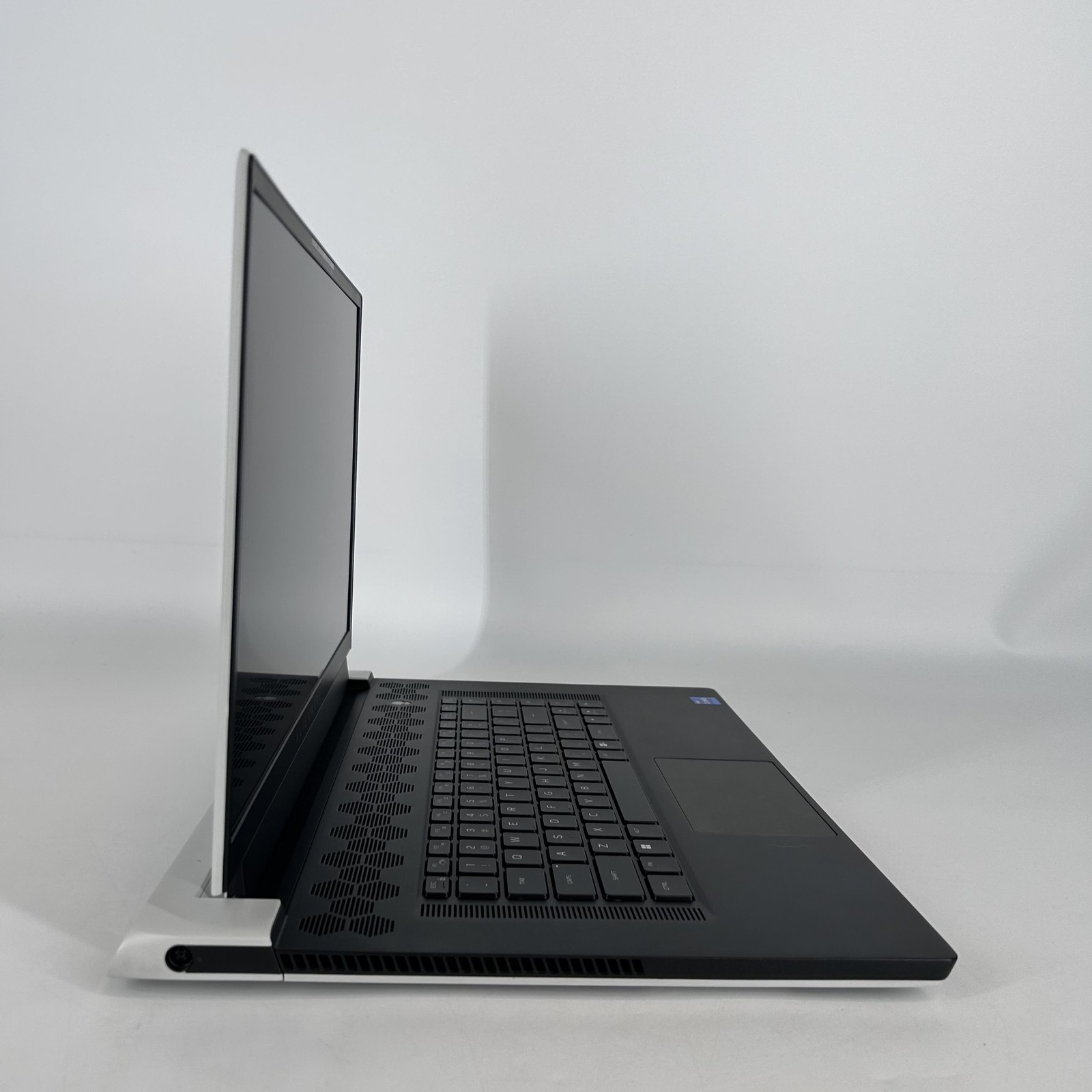 Dell Alienware X17 R1 360Hz FHD i7-11800H 2.30GHz 32GB 1TB RTX 3070 BENT FRAME