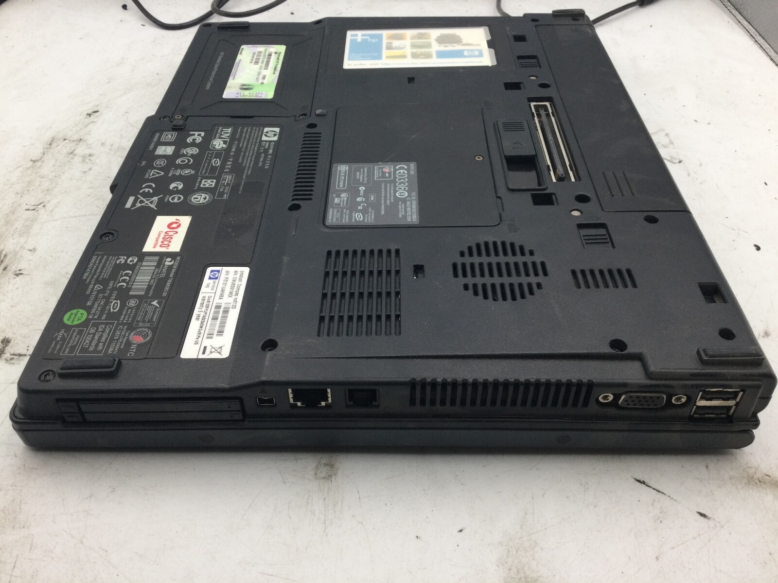 HP COMPAQ NC6120 – FOR PARTS – INTEL CENTRINO – NO RAM – BROKEN LCD – READ – BB!