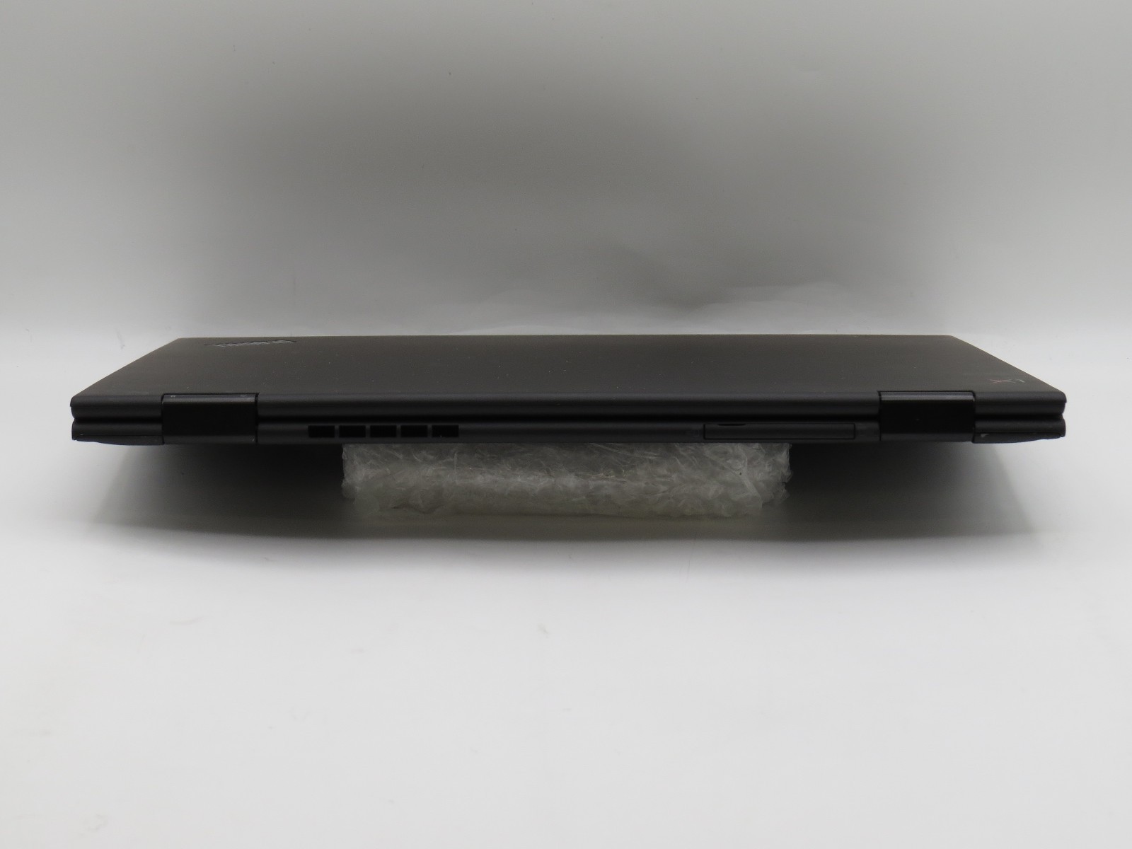 Lenovo ThinkPad X1 Yoga i5-8250U @ 1.6GHz 8GB DDR3 14″ No HDD/OS/AC/Battery