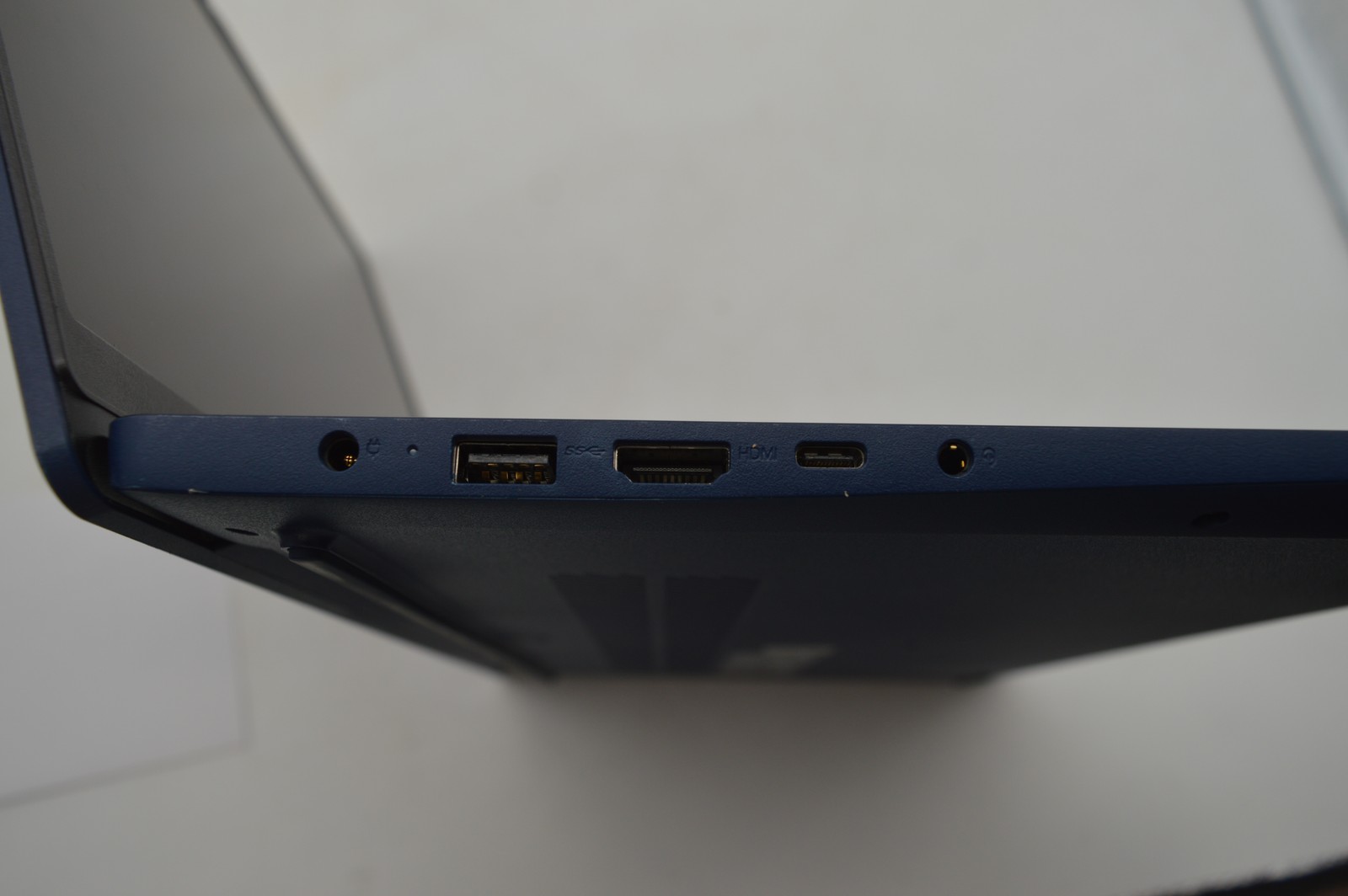 Lenovo IdeaPad Slim 3 15IRU8 Core i3-1315U 1.2GHz 8GB 256GB SSD PC1795890
