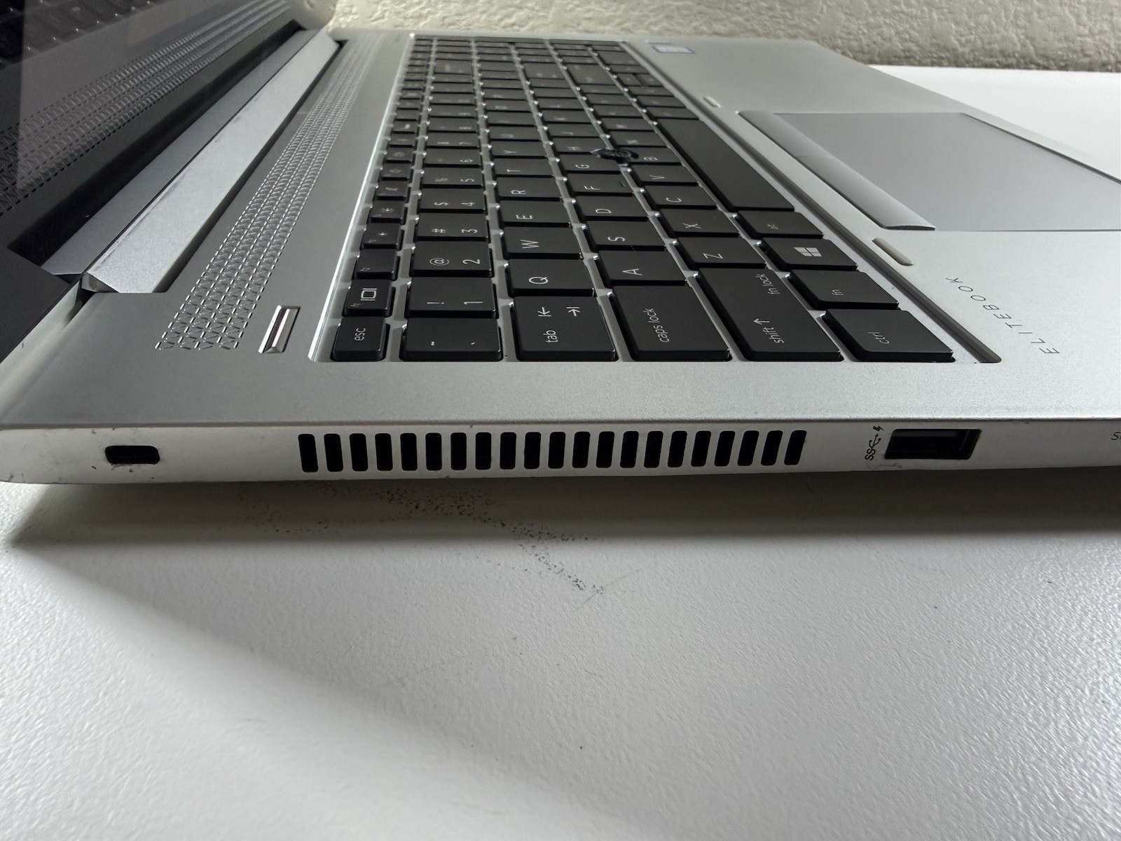HP EliteBook 850 G5 15.6″ i5-8250U 256GB SSD 4GB DDR4 Silver Laptop Touch Read