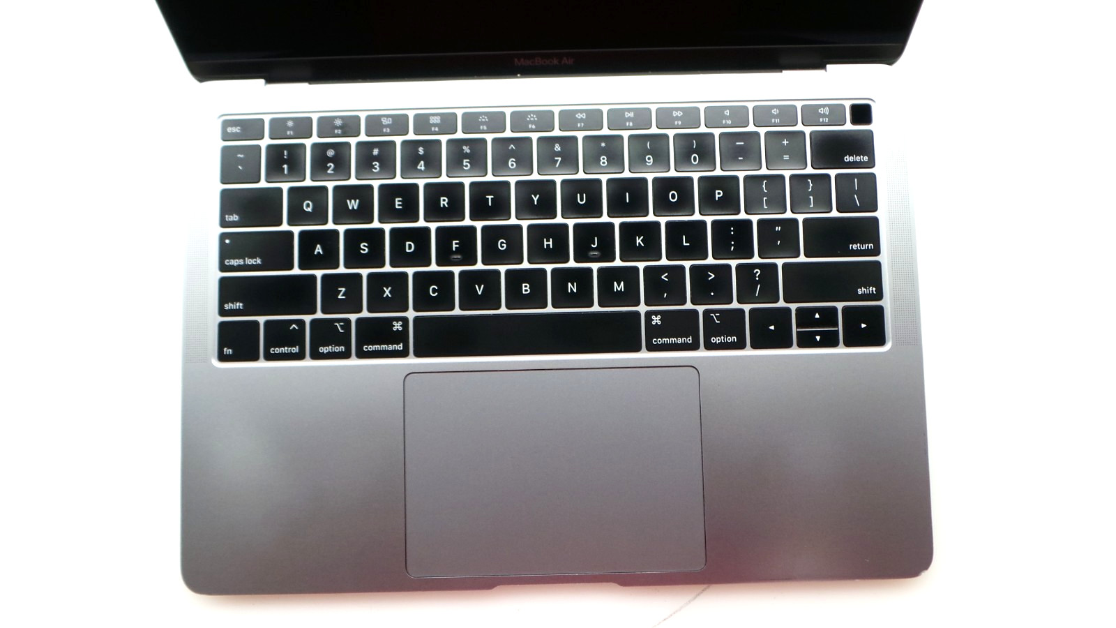 Apple A1932 MacBook Air 13″ 2018 i5-8210Y 1.6GHz 8GB RAM 128GB Cycle: 484 *READ*