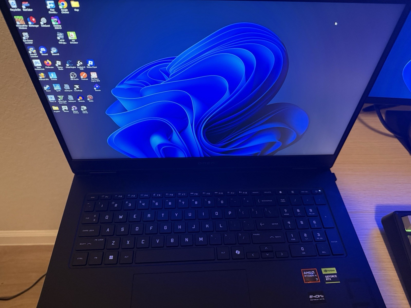 HP Omen 17 QHD 240hz RTX 5070 Ryzen 7 AI 350 32gb RAM