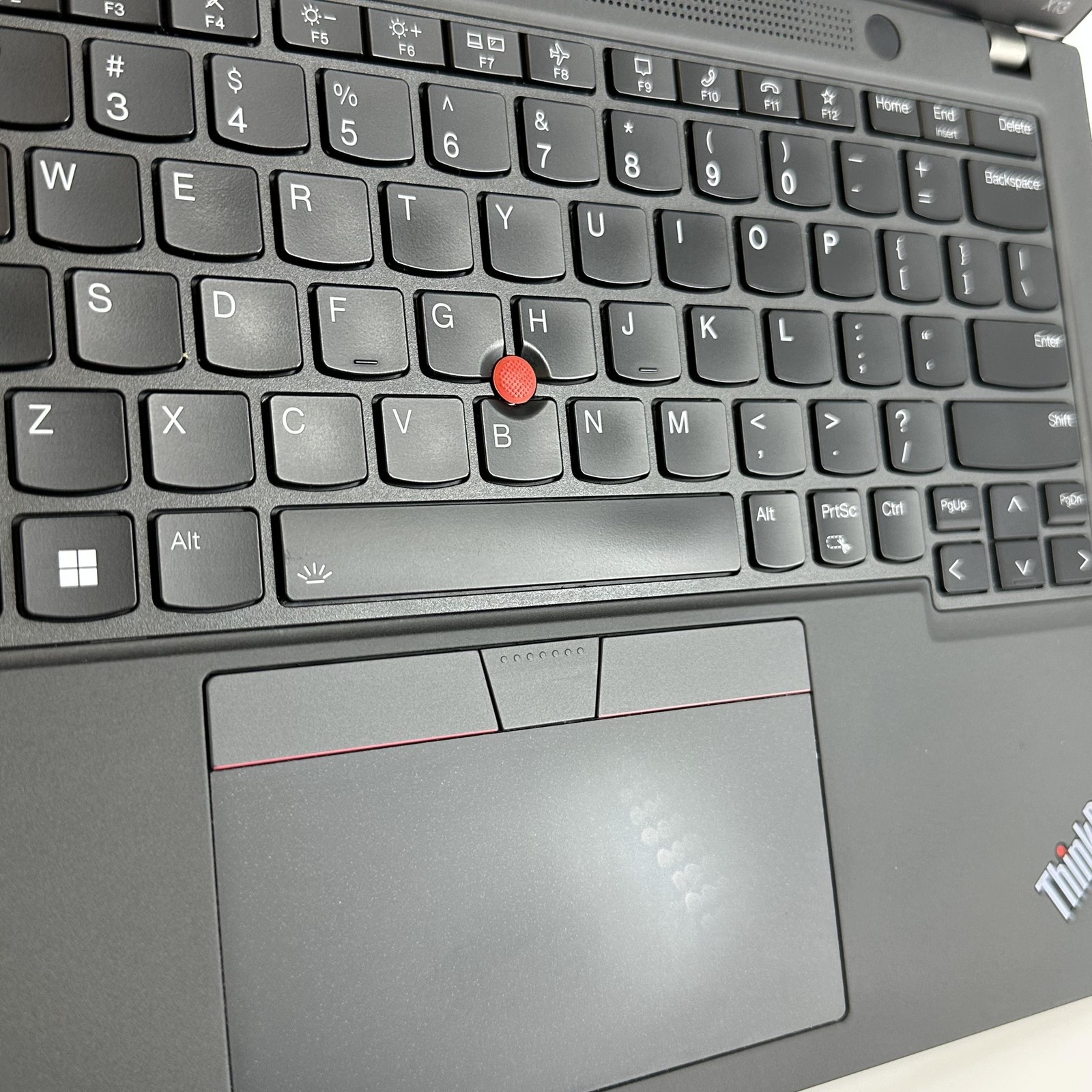 Lenovo ThinkPad X13 Gen 3 FHD+ 2.9 GHz Ryzen 5 PRO 6650U 16GB 512GB – LCD Bleed