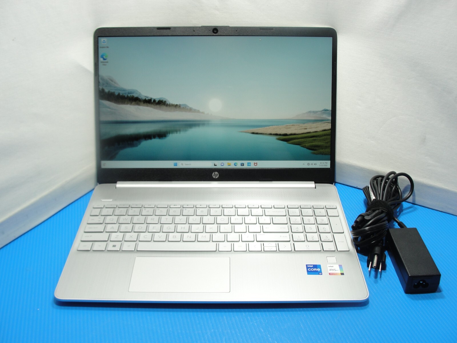 HP 15t-DY200 15.6”FHD TOUCH Intel Core i7-1165G7 2.8GHz 16GB 256GB SSD +Charger