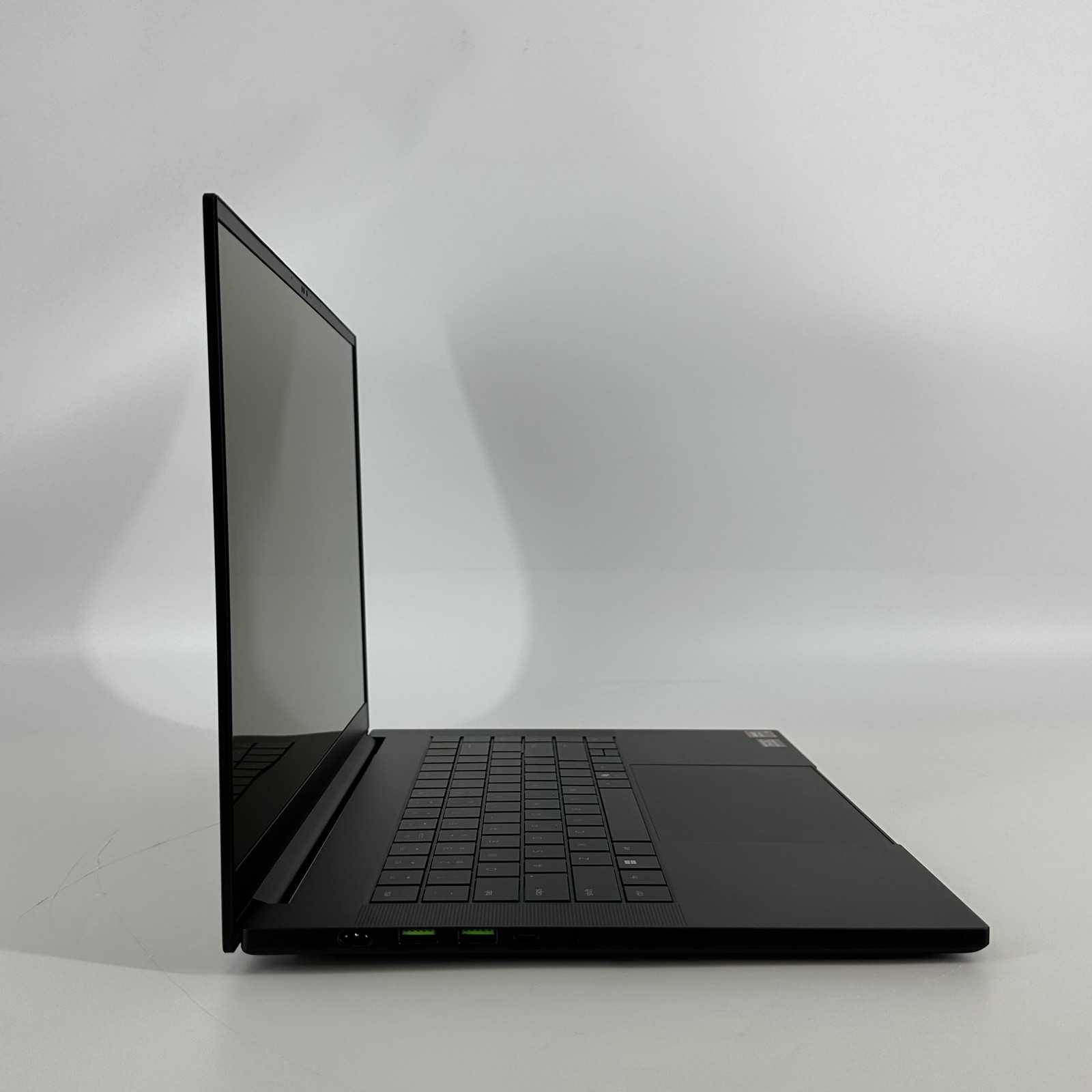 Razer Blade 16 QHD+ 2025 2.0GHz Ryzen AI 9 365 32GB 1TB SSD RTX 5070 Excellent