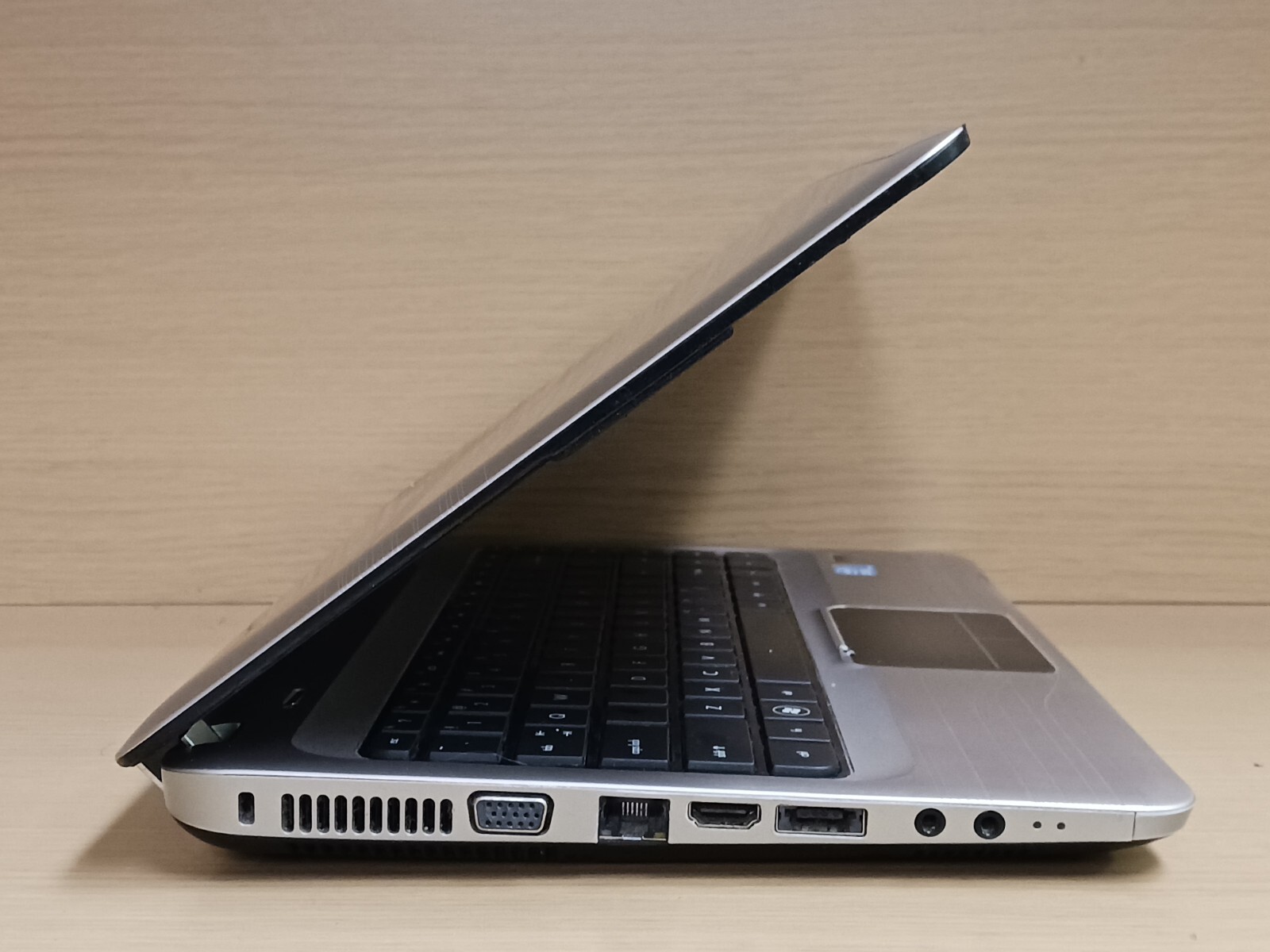 HP Pavilion dm4 Laptop Cracked Screen, No Battery, No A/C Adapter FPONW PLS READ