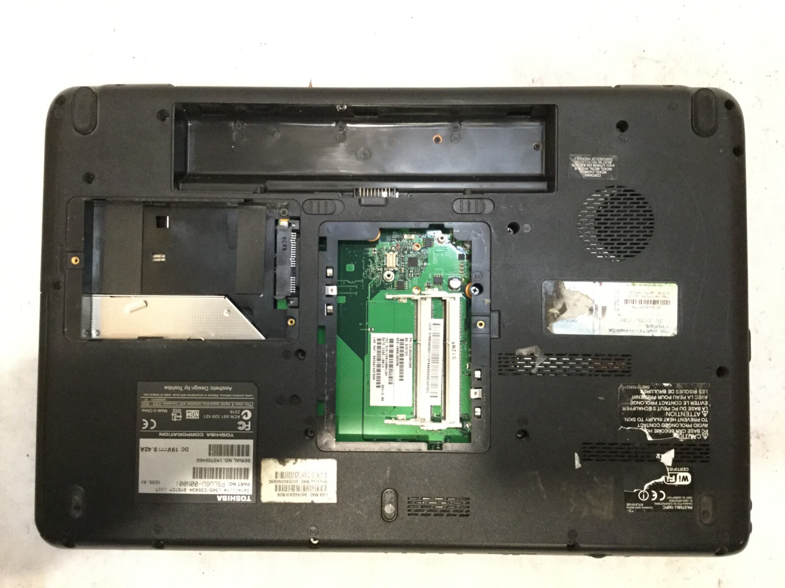 Toshiba Satellite L505-ES5034 / Intel Core i3 SCREEN CRACKED /(MISSING PARTS)-MR