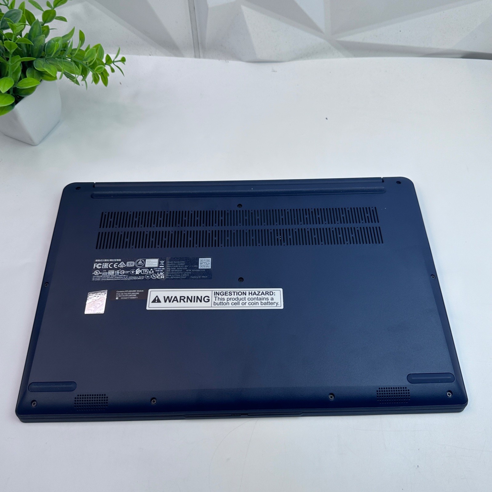 Lenovo IdeaPad 1 15AMN7 Laptop, 15.6″ FHD Touch, Ryzen 5 7520U, 8GB, 256GB SSD
