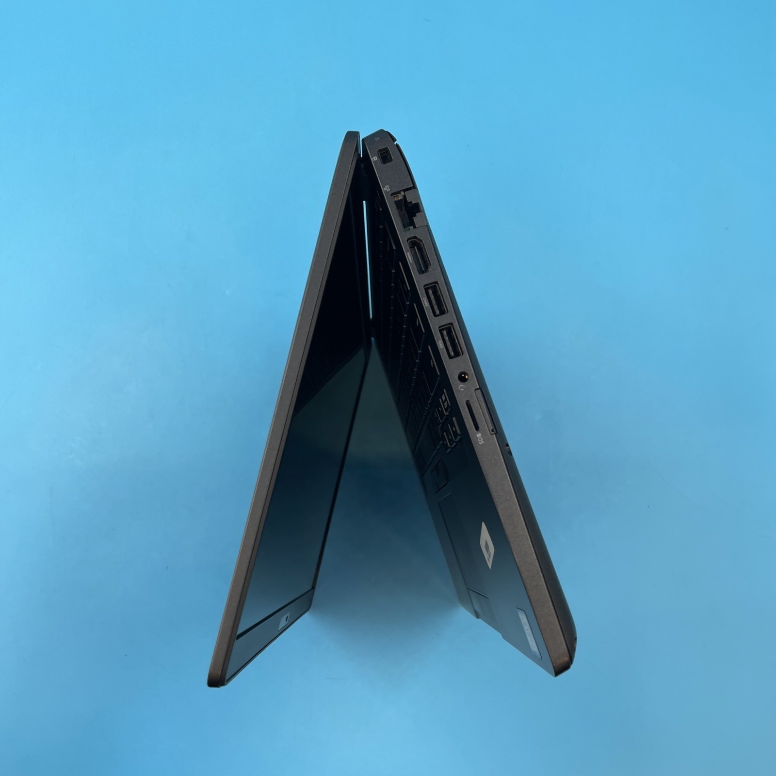 Dell Latitude 5400 | i7-8665U | 8GB RAM | NO DRIVE | NO OS | 75% BATTERY