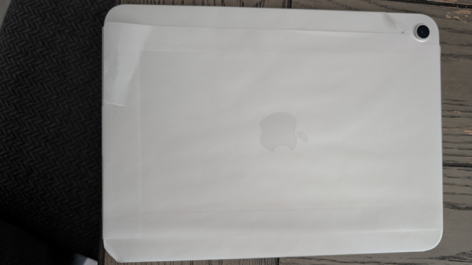 Apple iPad 11th Gen 10.8in 128GB Wi‑Fi + 5G Silver w/ Charger & Cable