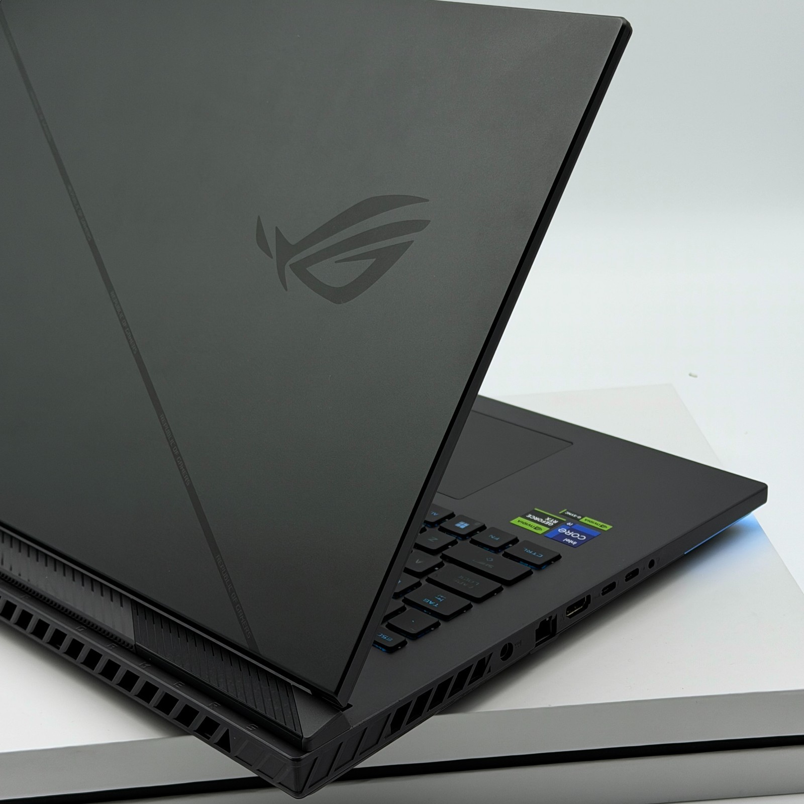 Asus ROG Strix 18 G814 240Hz QHD+ 2.2 GHz i9-14900HX 32GB 2TB RTX 4080