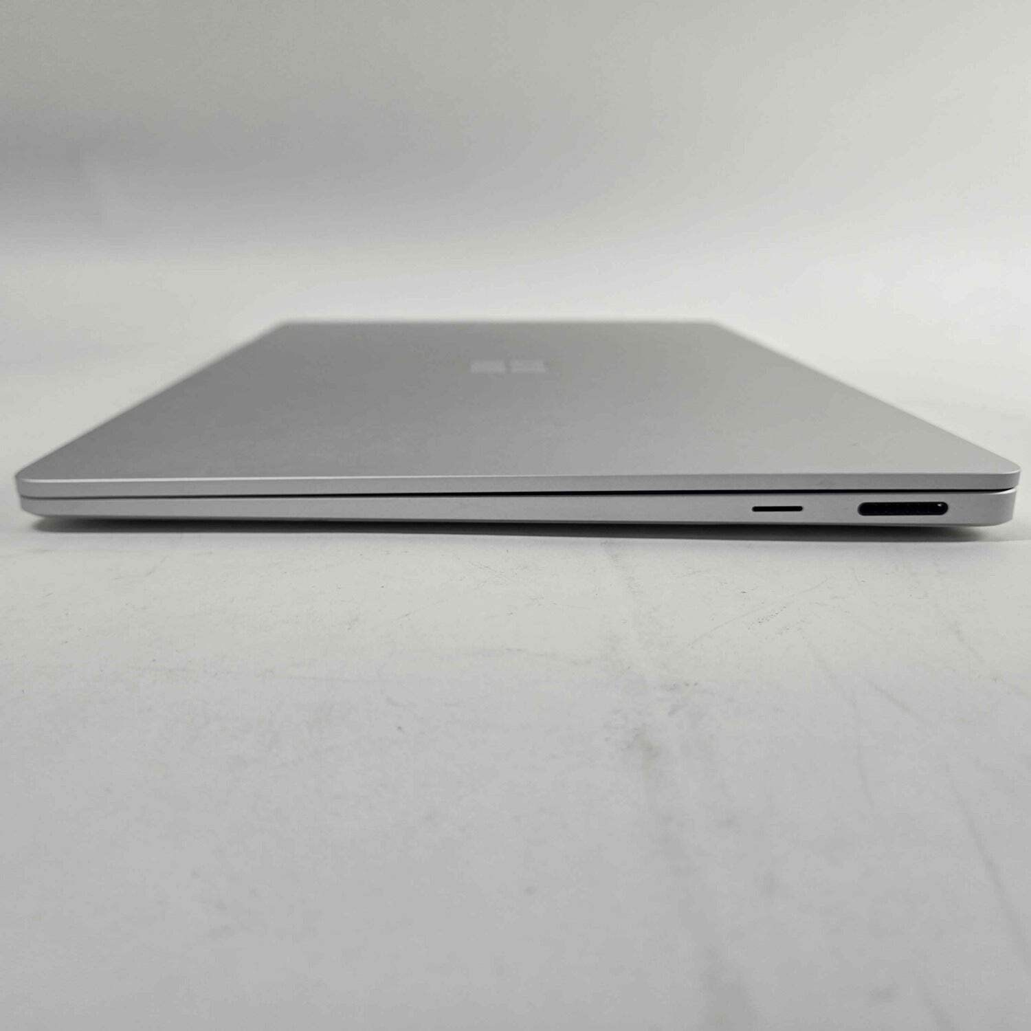 Microsoft Surface Laptop 15″ 2037 15″ Snapdragon X 3.4GHz 16GB RAM 250GB SSD