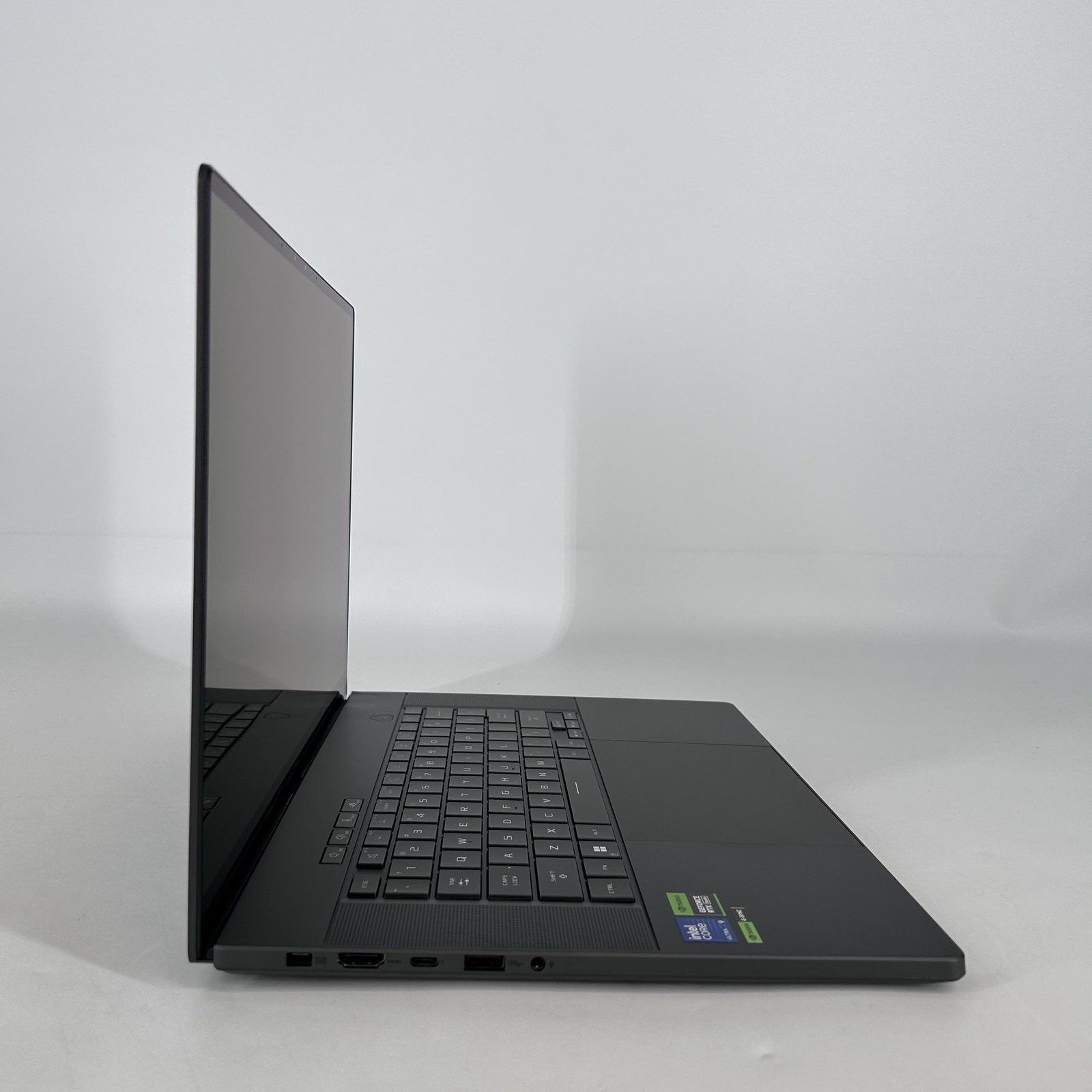 Asus ROG Zephyrus G16 GU605 16 240Hz QHD+ 2.5 GHz Ultra 9 185H 32GB 1TB RTX 4080