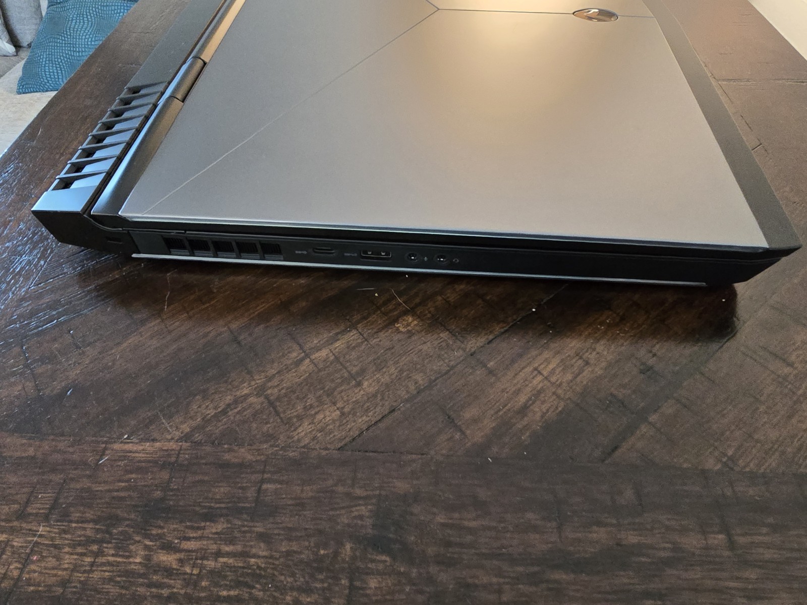 Alienware 17 R5 Laptop I7-8750H, 16GB RAM, GTX 1070, 1TB HDD/512 SSD