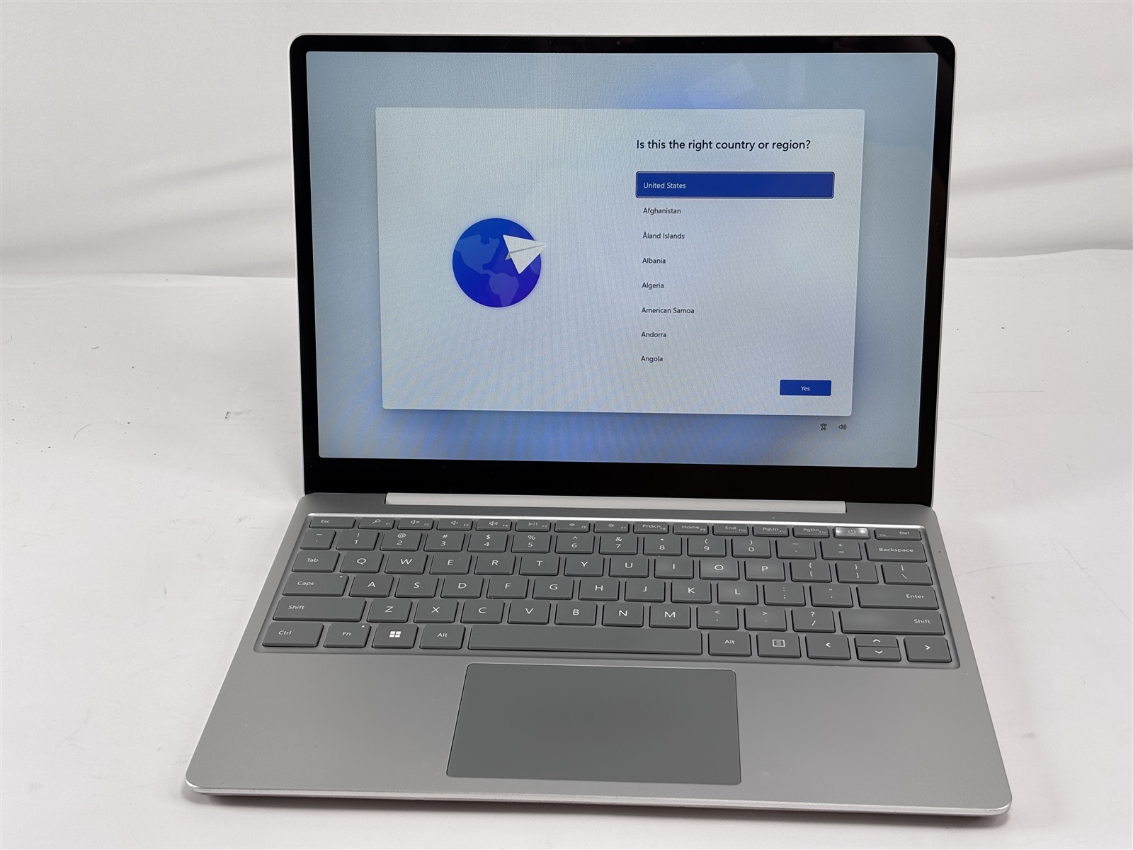 Microsoft Surface 12.4″ Laptop Go 2 Core i5-1135G7 2.4GHz 16GB 256GB SSD