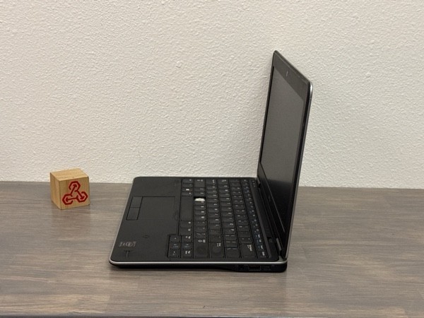DELL Latitude E7240 Laptop i7-4600 8GB DDR3 RAM NO HDD – For Parts