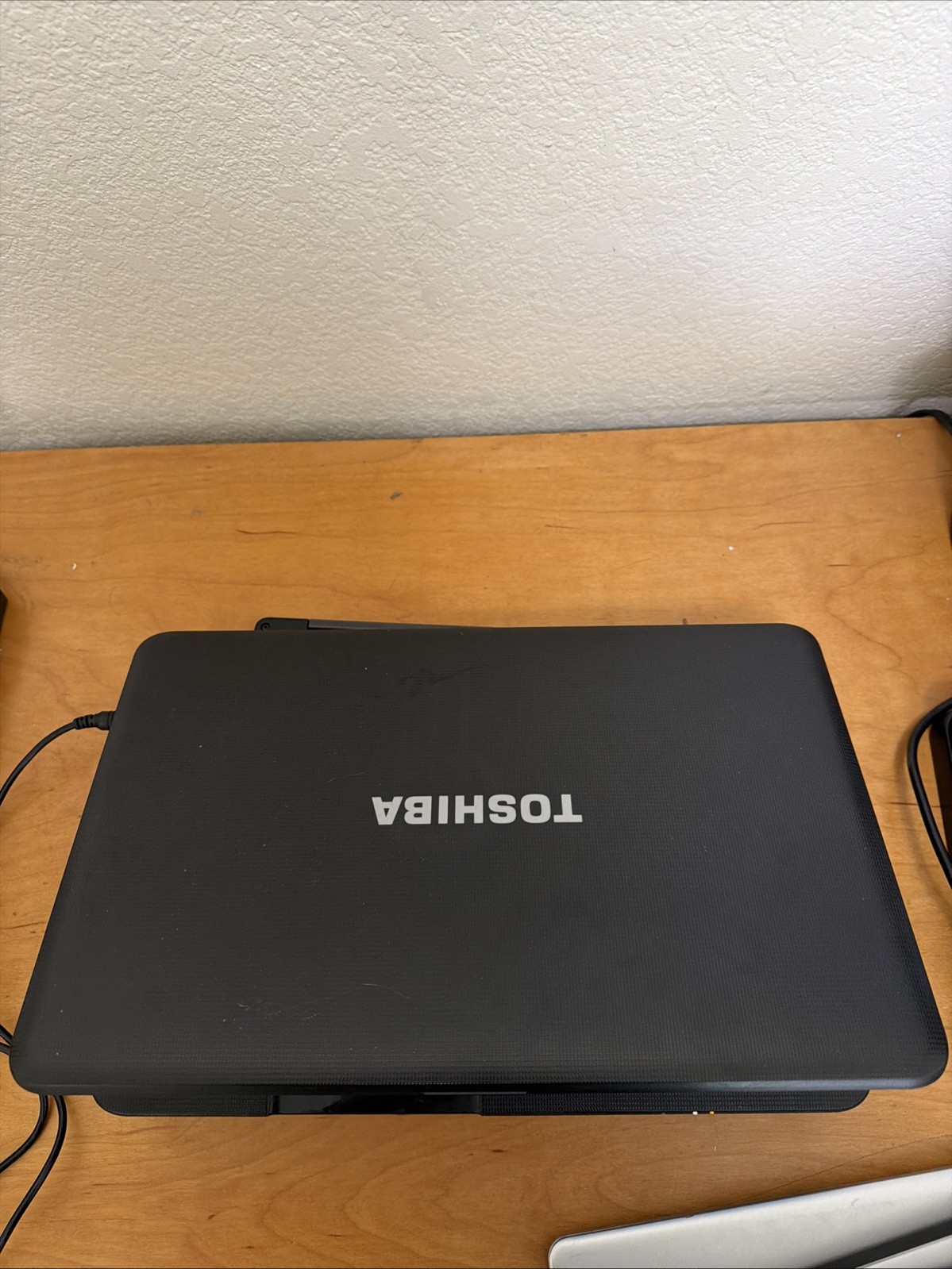 Vintage Windows 7 TOSHIBA Satellite C855 15″ Laptop AMD E2, 4gb, 160gb HDD, DVD