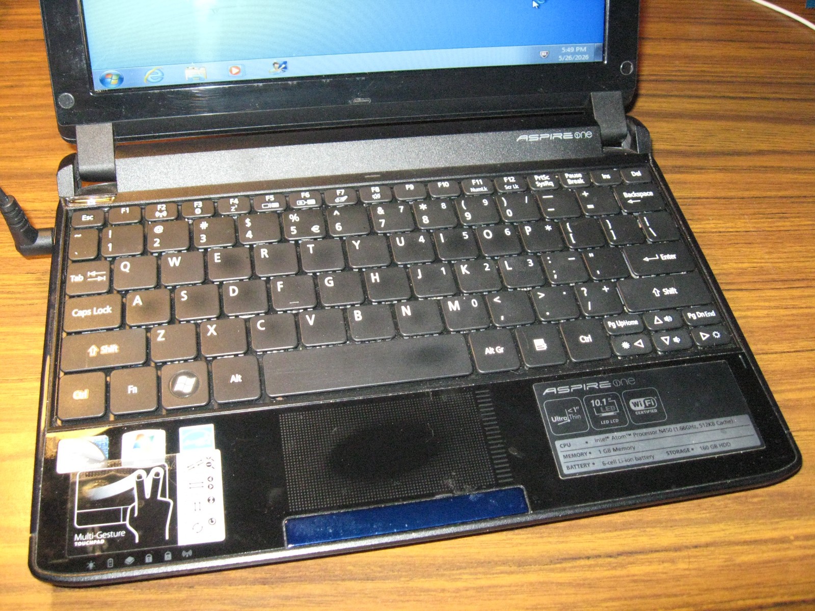 Acer Aspire One 532h Netbook Computer w/ AC Adapter — Excellent Battery
