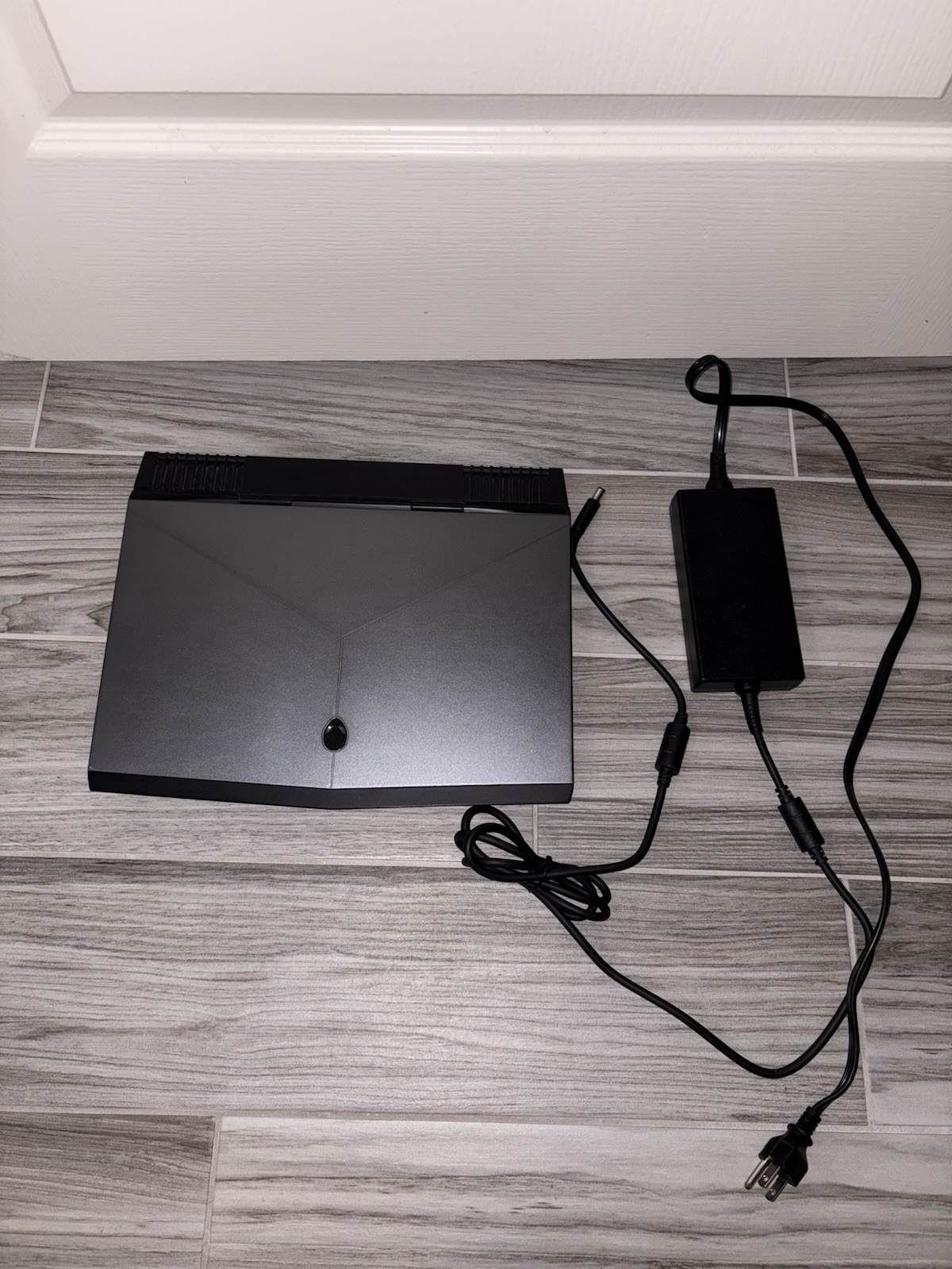 Alienware 13 R3 13.3″ i5-6300HQ GTX 1060 8GB 256GB SSD Win10 Charger
