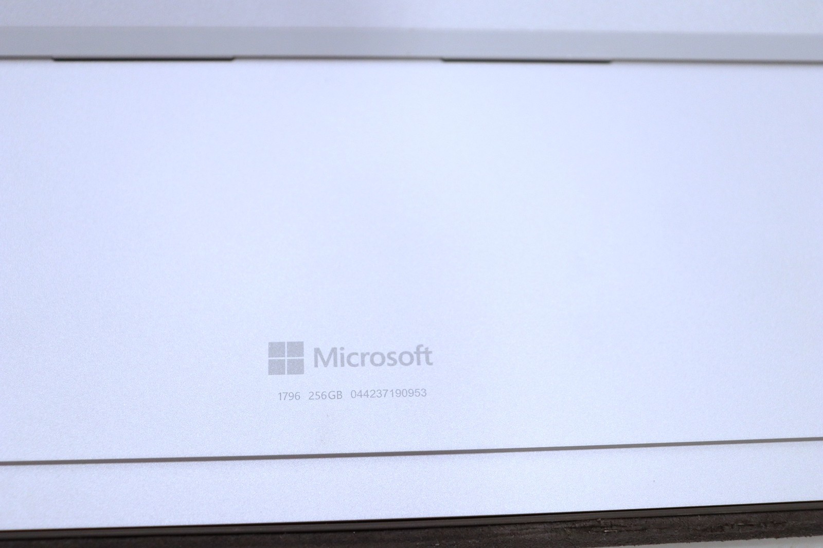 Microsoft Surface Pro 6 1796 12.3″ Intel i7-8650U 8GB 256GB NVMe Windows 11 Pro