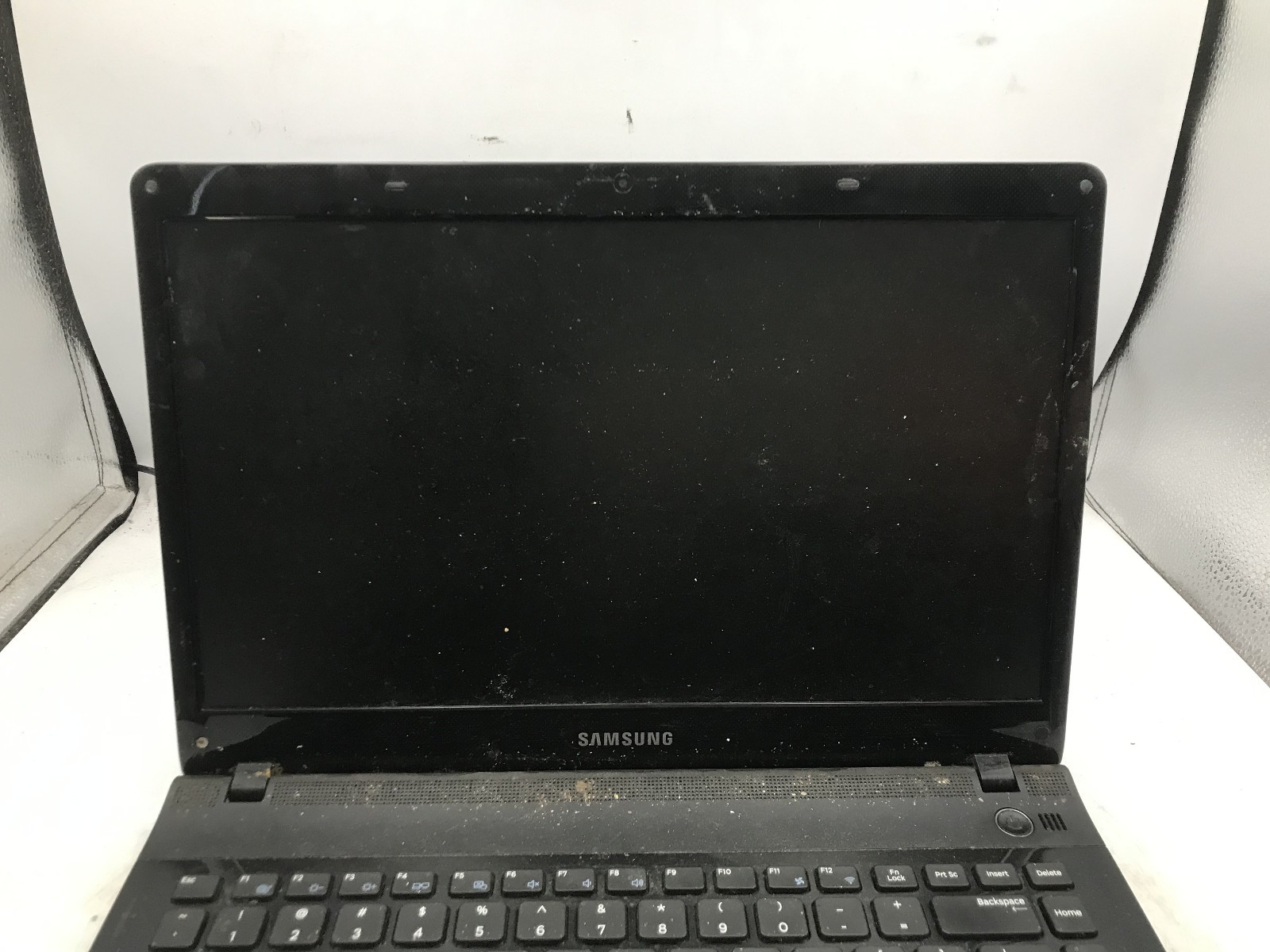 SAMSUNG NP300E4C – FOR PARTS/REPAIR – INTEL I3 3RD GEN – NO RAM – READ DESC – BB