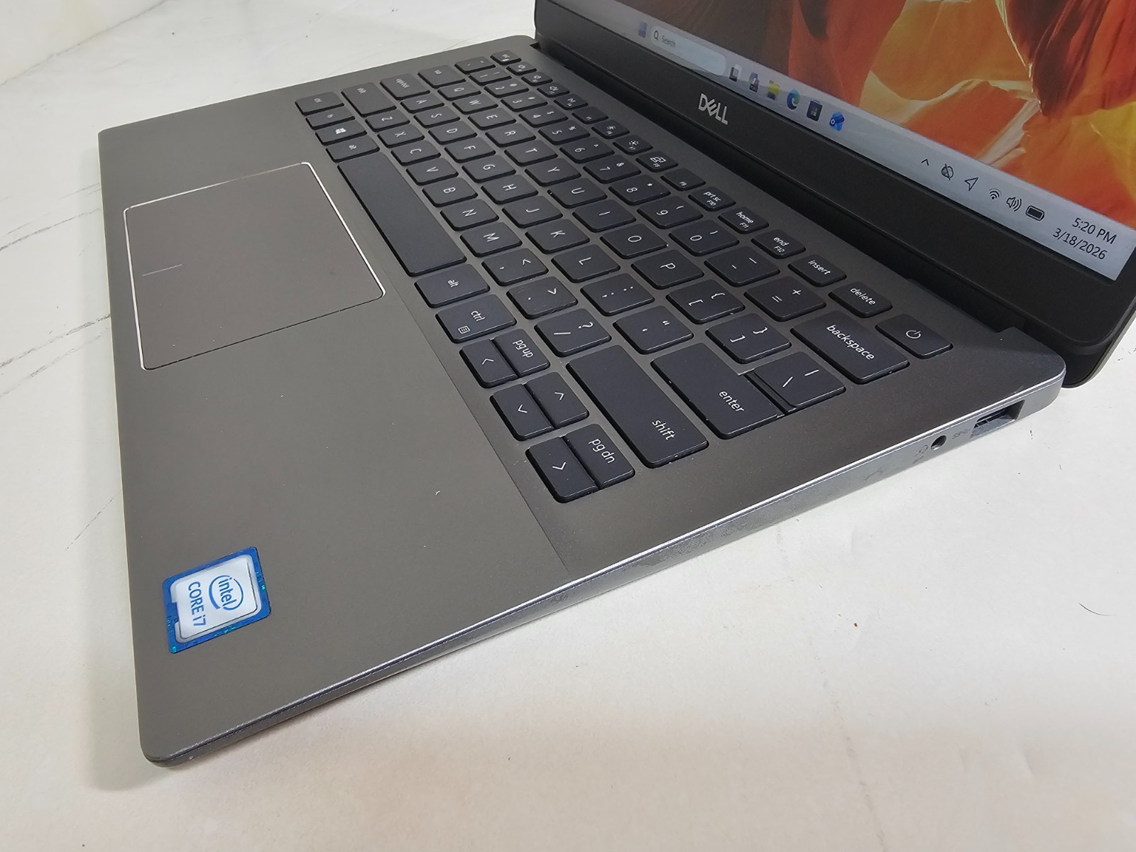 Dell Latitude 3301 Laptop – 1.8 GHz i7-8565U 8GB 256GB SSD Wi-Fi Webcam 13.3″