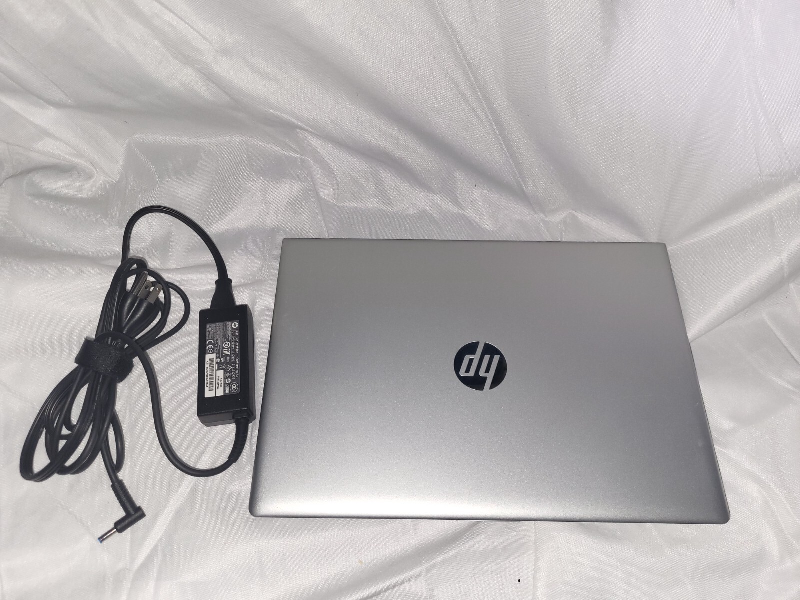 HP ProBook 645 G4 14″ TouchLaptop AMD Ryzen 5 Pro 2500u 2.0 8GB 256GB SSD Win10