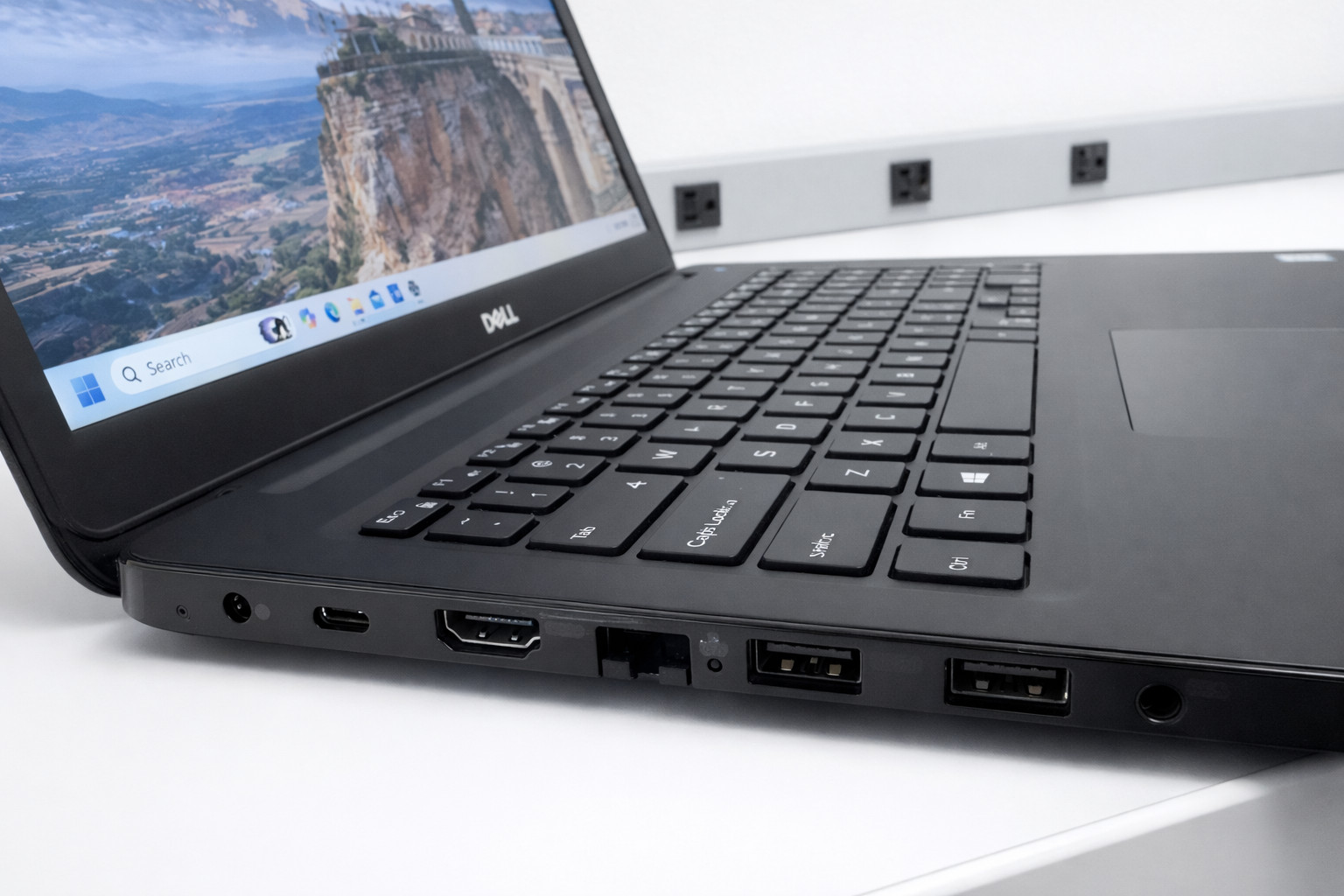 Dell Latitude 3500 15.6″ Laptop Intel i5-8265U 16GB RAM 256GB SSD Windows 11 Pro