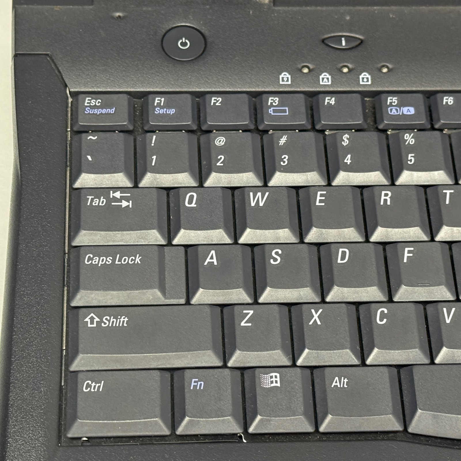 Dell Latitude C810 PP01X Laptop – NO HARD DRIVE / SOLD AS-IS FOR PARTS OR REPAIR