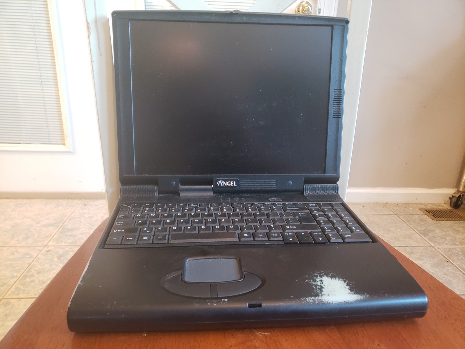 Very Rare Clevo Kapok 8500v Vintage Gaming Laptop P3 1ghz 768m AtiRage128 Winxp