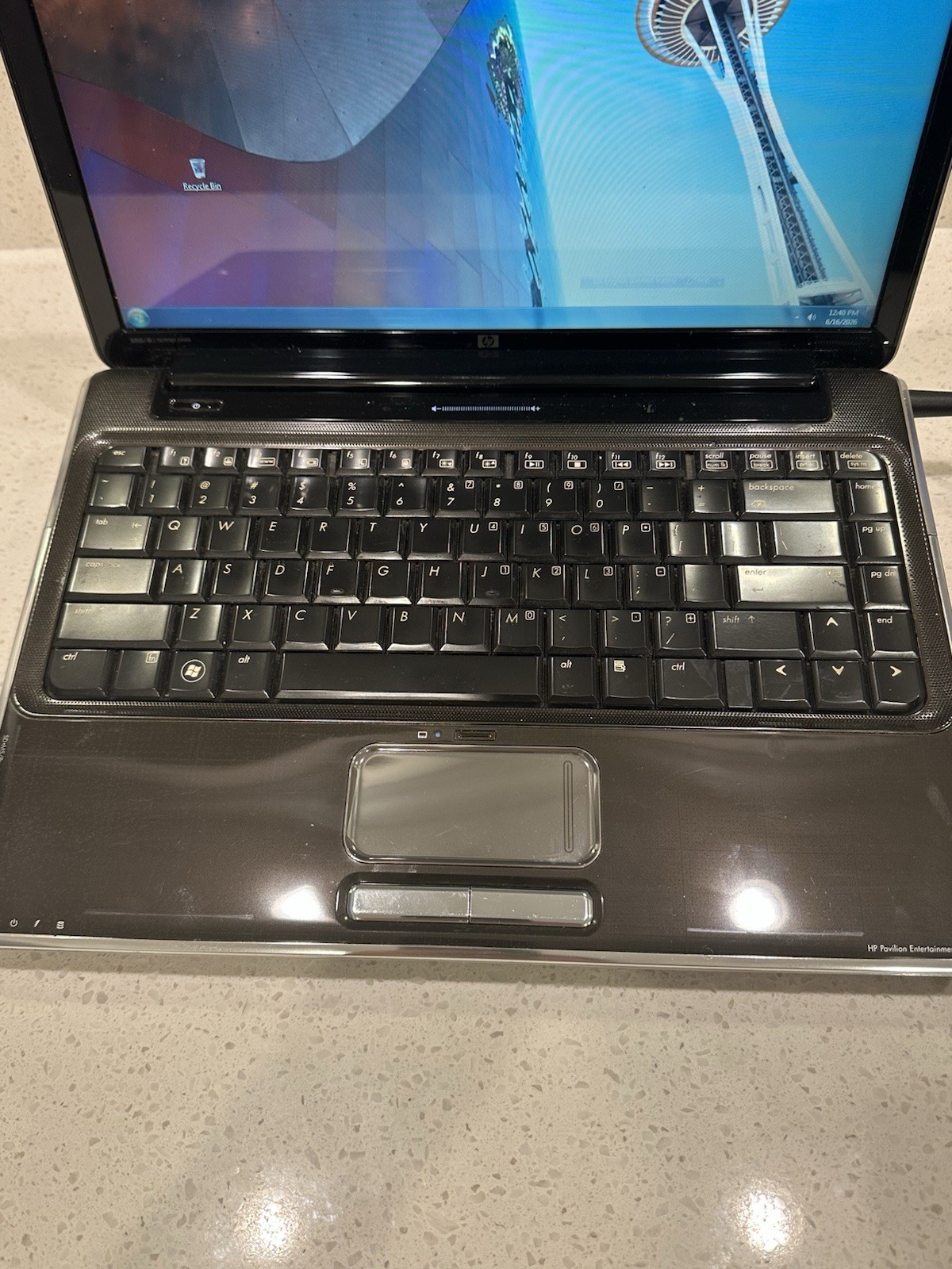 HP Pavilion dv4 Laptop Intel Core i3 14” Windows 7 Working w/ Charger