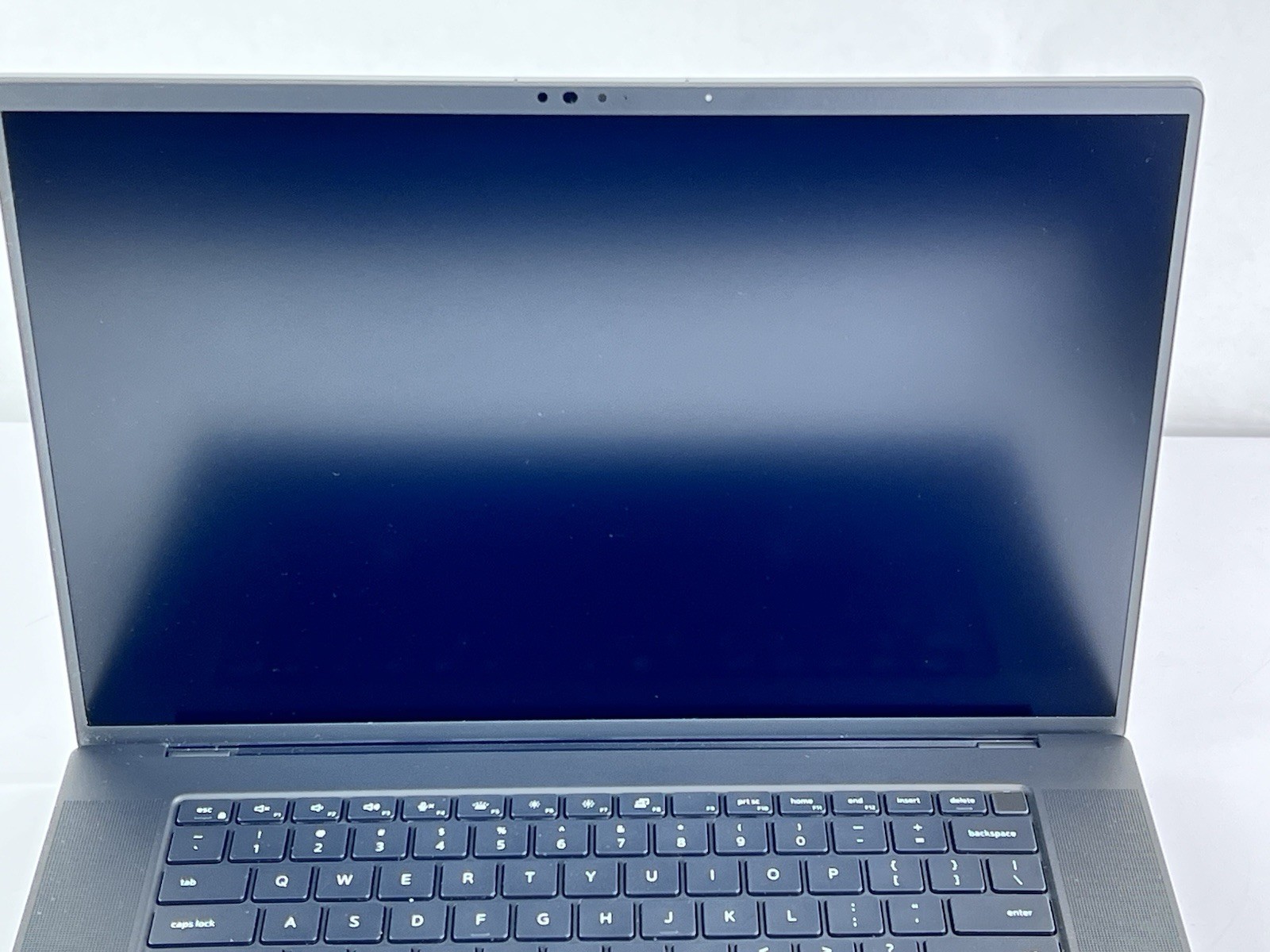 Dell Precision 5690 16″ Core Ultra 7 155H 32GB 1TB SSD RTX 1000 Ada w/AC READ