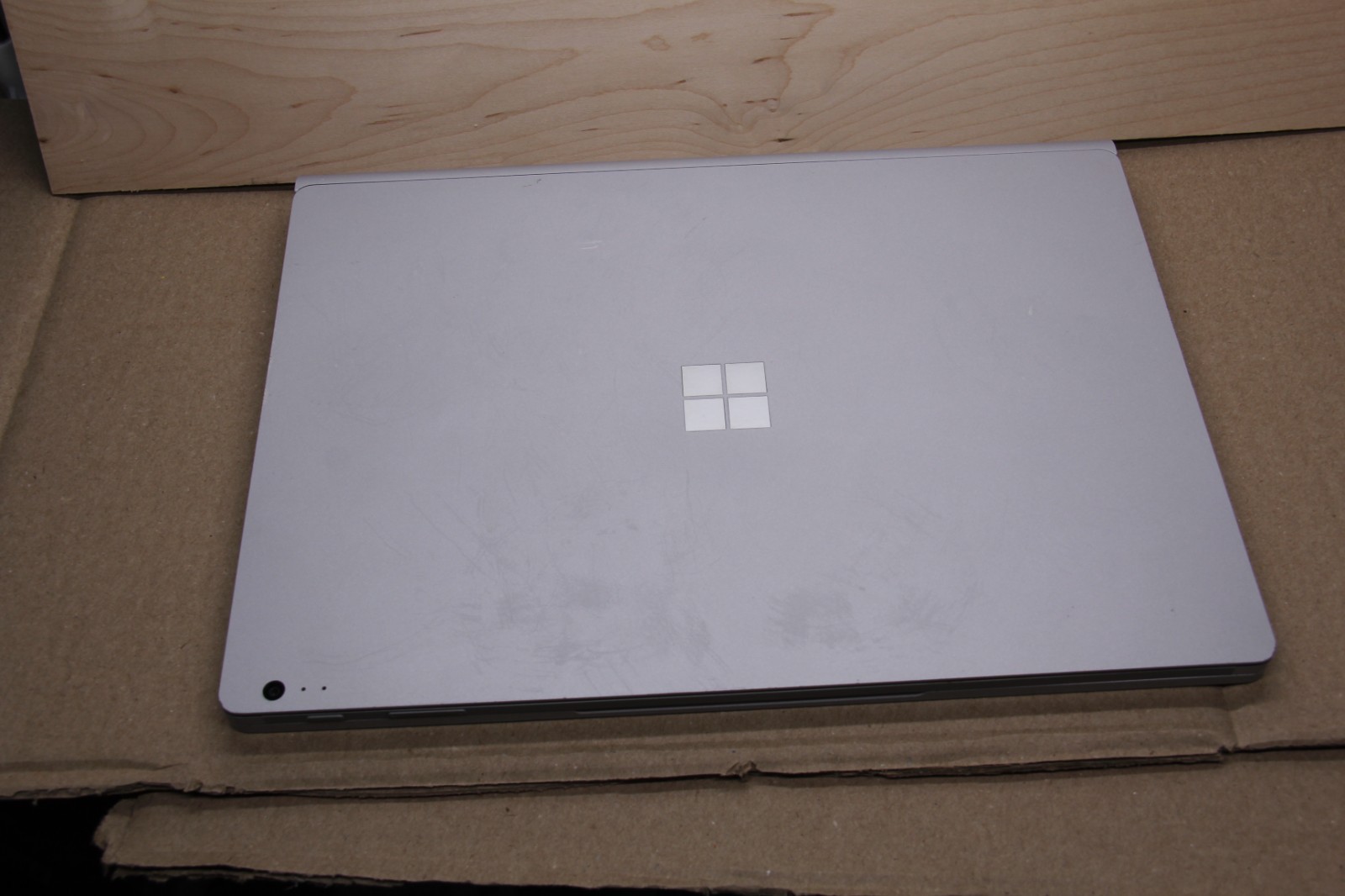Microsoft Surface Book 2 13.3″ i5-8350U 1.90 GHz 8 GB RAM 256 GB SSD Win11