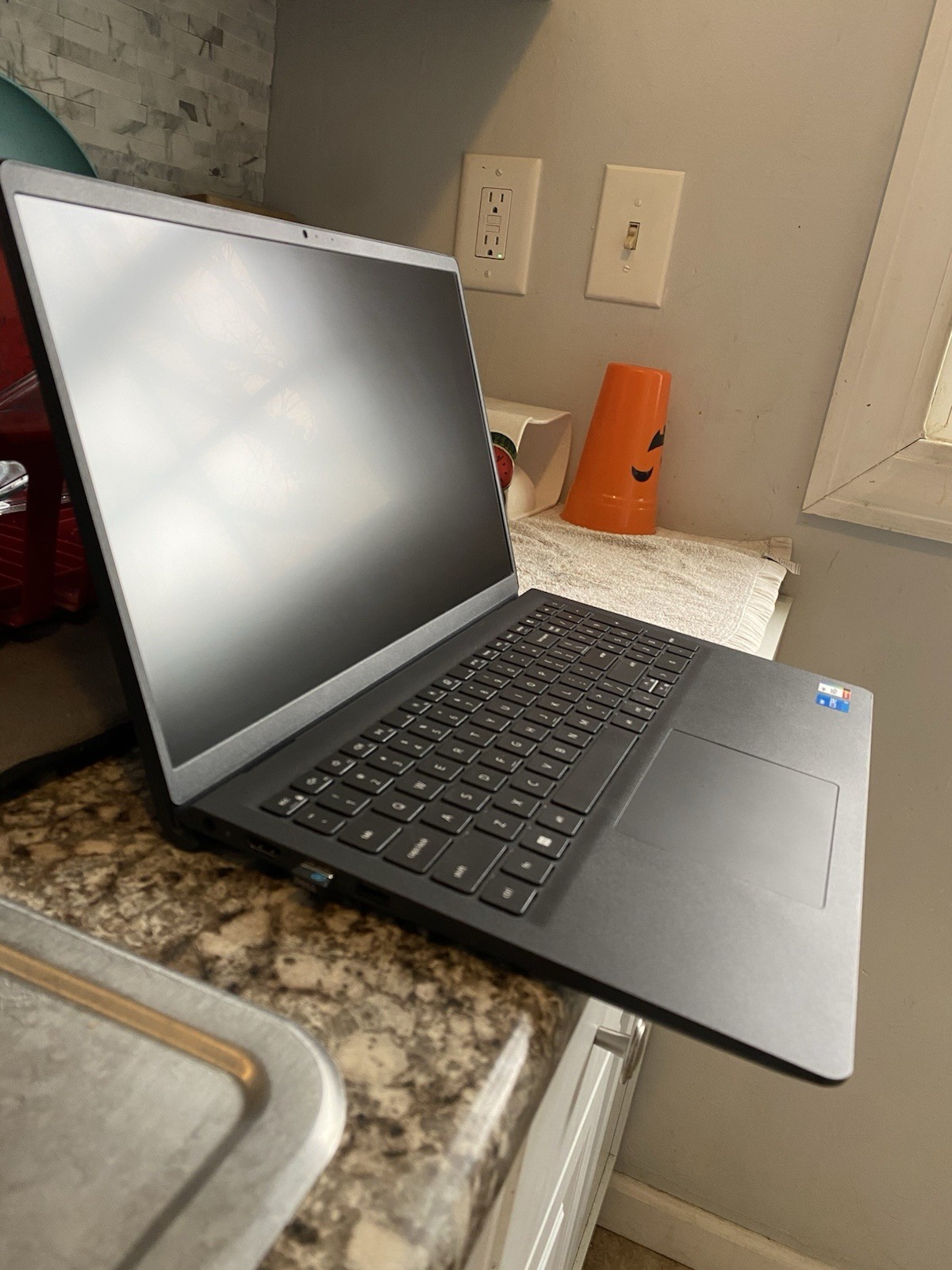 Dell Inspiron 15 3520, 512gb SSD, 12th Gen Intel i5, 4.4GHz, with wireless mouse