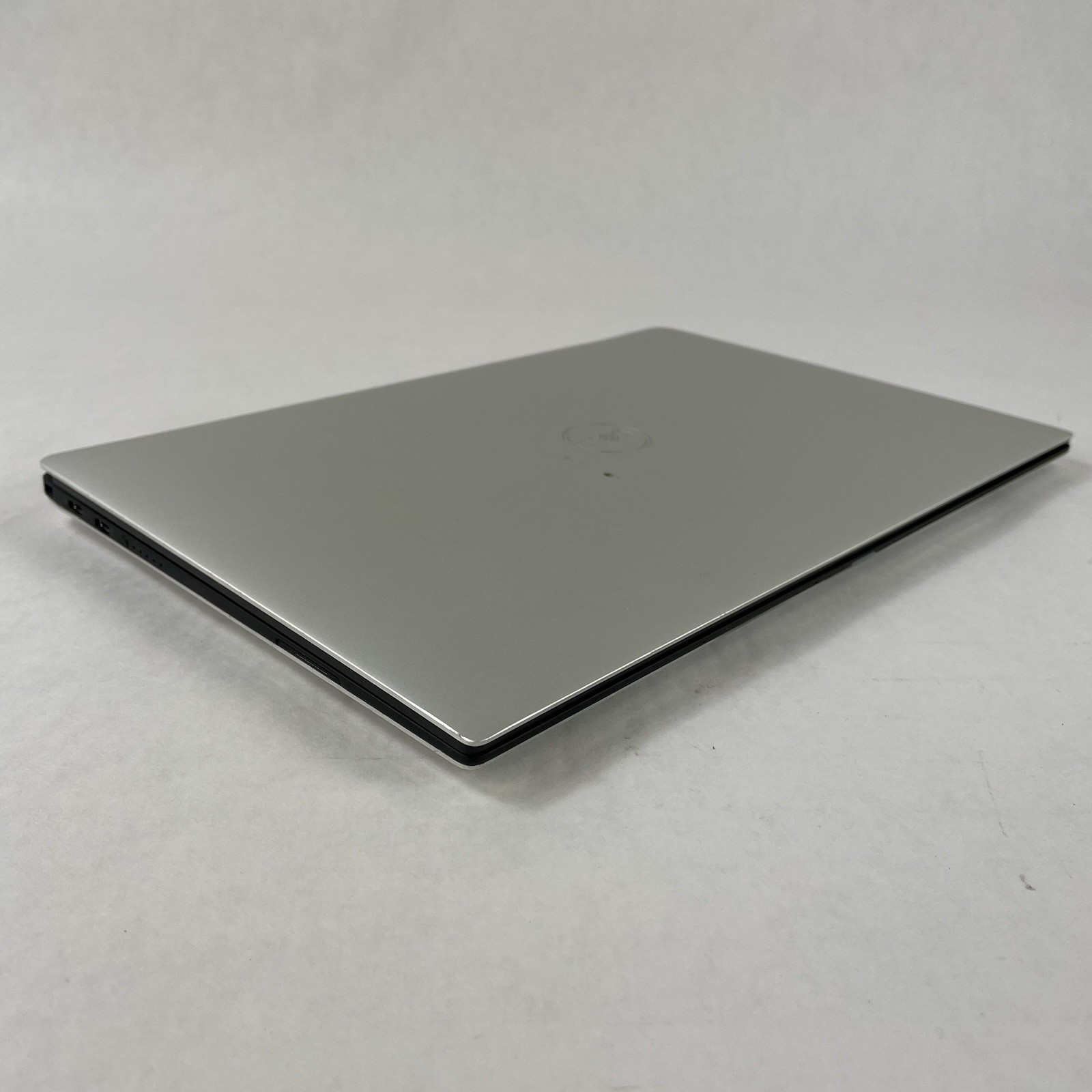 Dell XPS 13 9380 13.3″ i7-8565U 1.80GHz 16GB RAM No SSD No OS No Batt Bad Corner