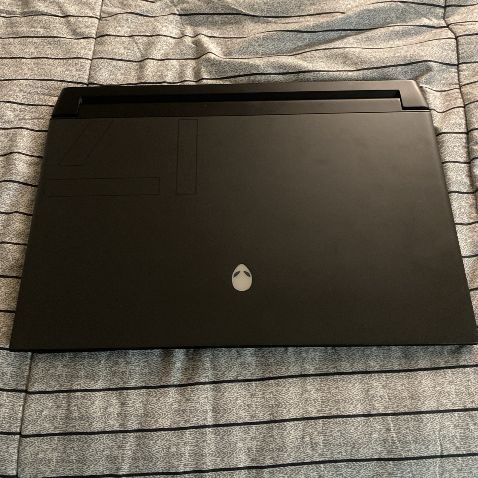 ALIENWARE m17 R3 17.3 ” GAMING – i7-10750H CPU 16GB RAM 1TB SSD RTX 2070 SUPER