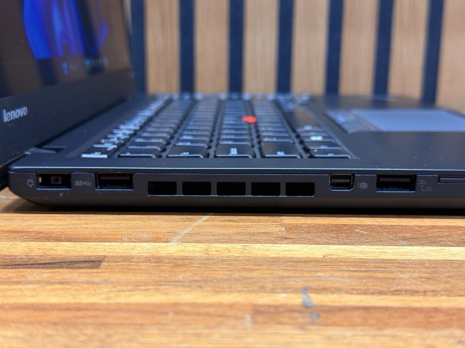 Lenovo ThinkPad T450s – i7-5600U, 8GB RAM, 180GB Intel SSD, Windows 11 Pro