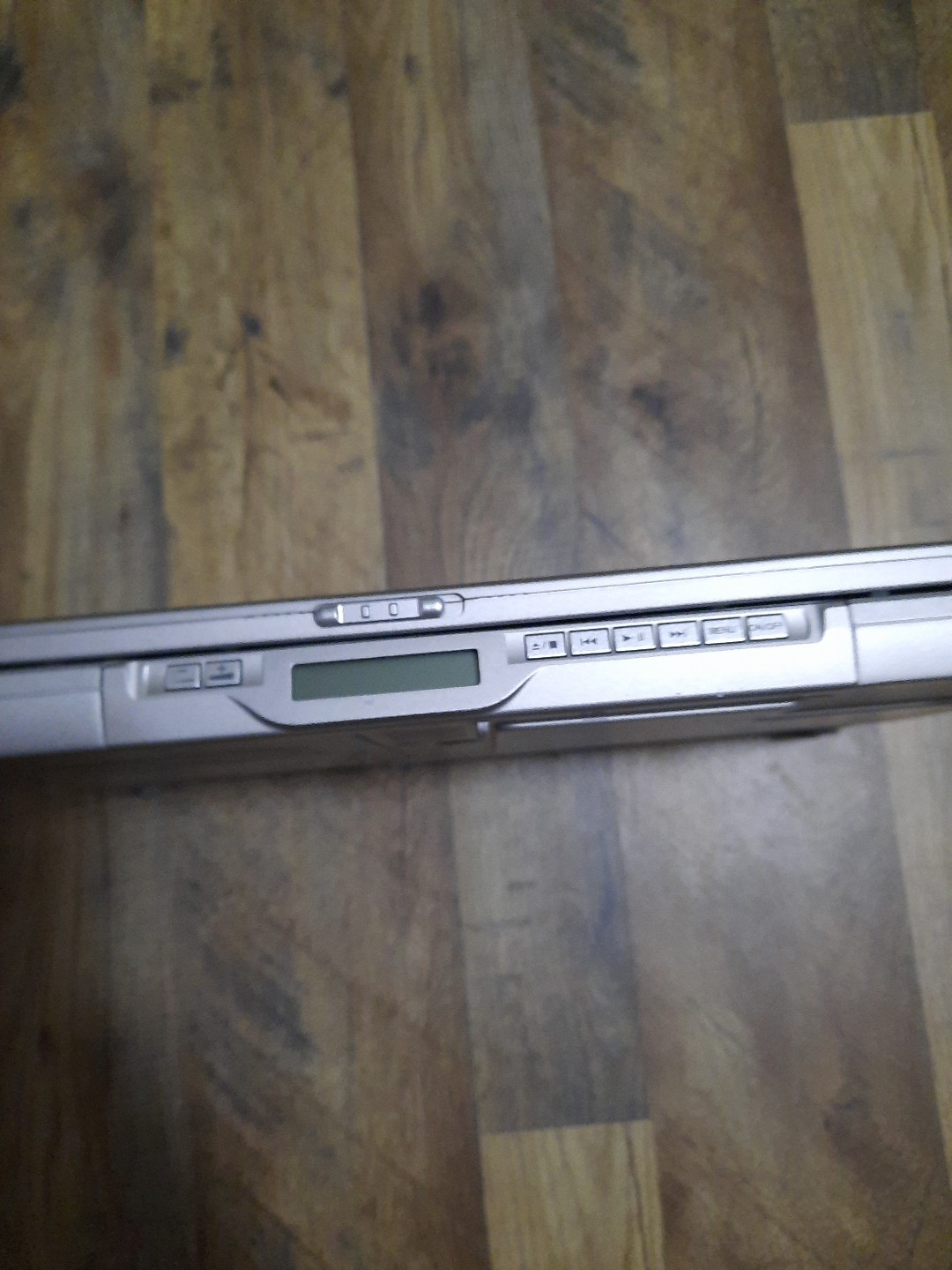 AVERATEC 6240 combination laptop & stand alone DVD player No charger